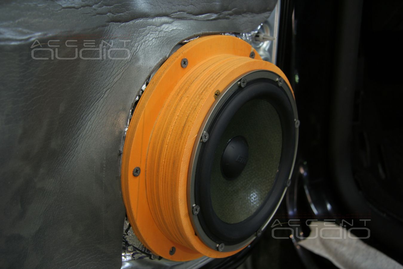 Установка акустики Eton RSE 160 в двери Volkswagen Tiguan