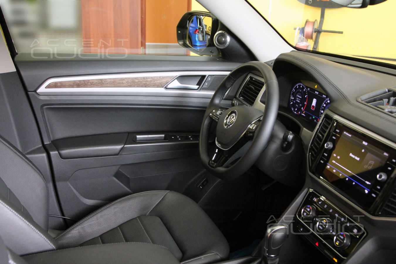 Новая акустика для Teramont: подиумы под твитеры E.O.S