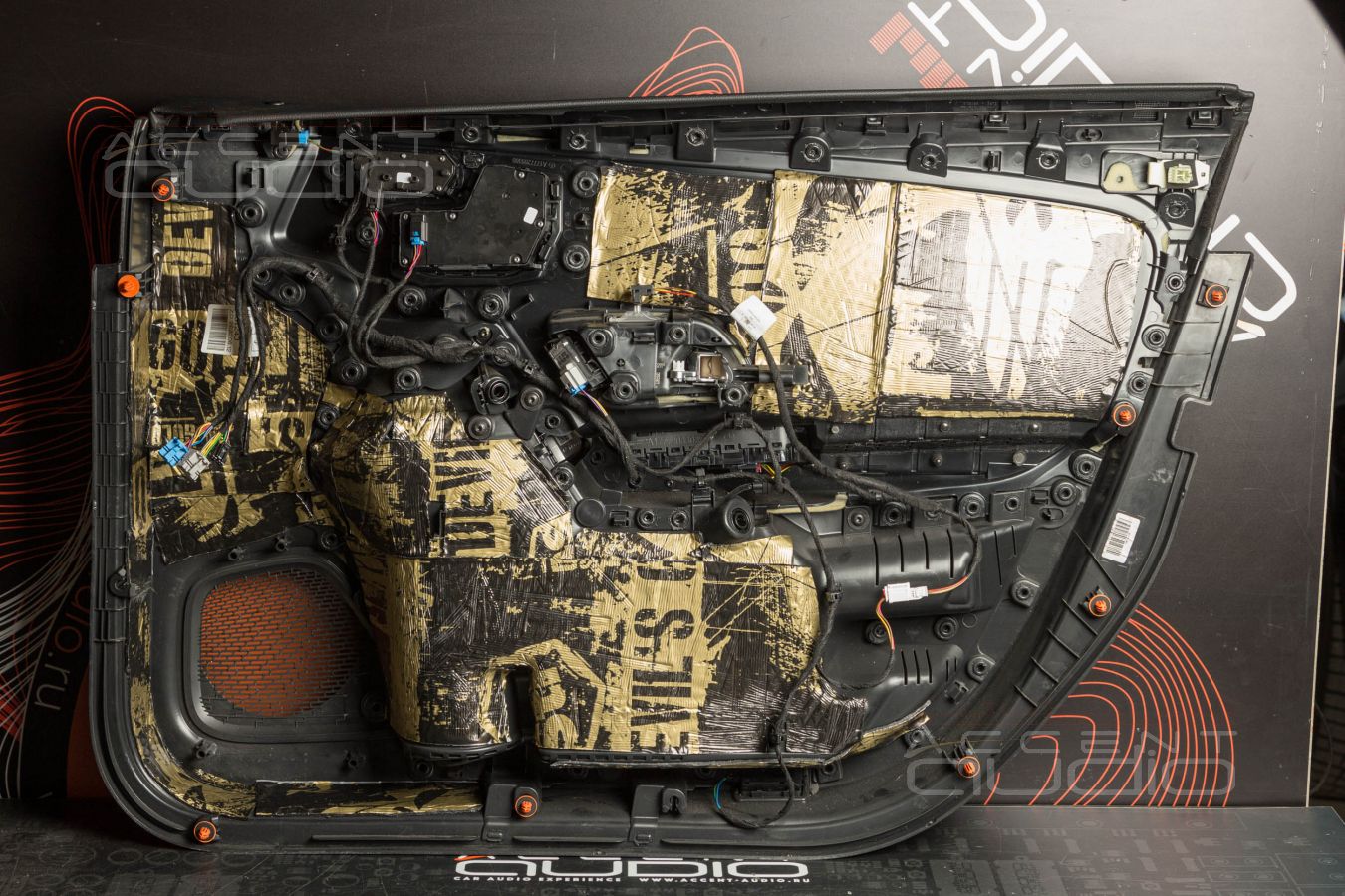 Правильная установка мидбасовых Helix Ci5 W165FM-S3 в Mercedes-Benz A 45