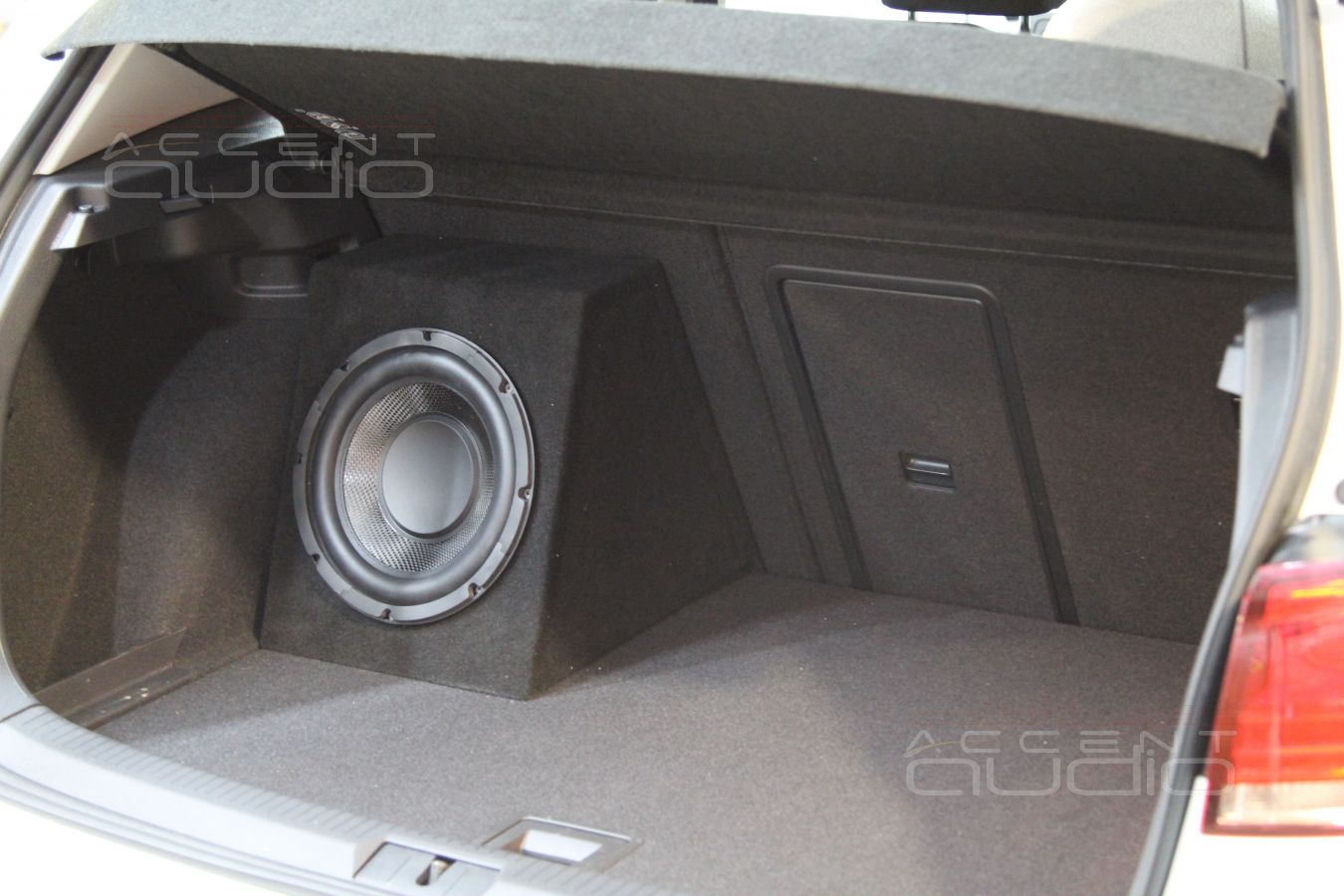 Сабвуфер в Volkswagen Golf 7