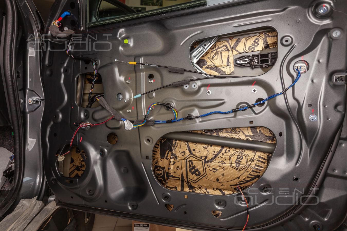 Аудиоподготовка дверей, жесткость и установка акустики Focal Flax в Mitsubishi Pajero Sport