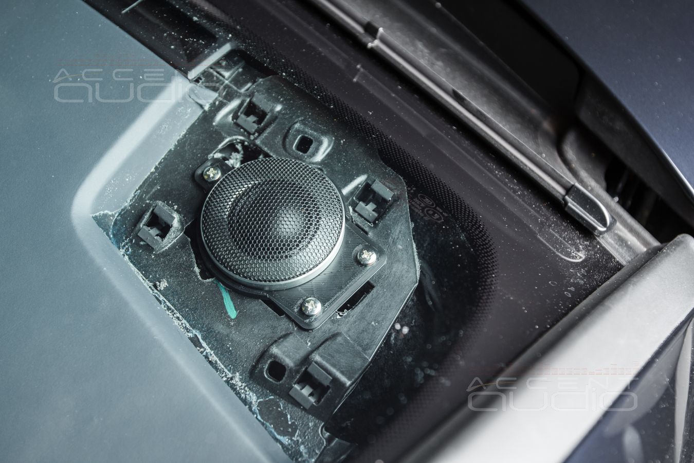 Новые, роскошные твитеры Brax ML1 в Porsche Cayenne Coupe штатно