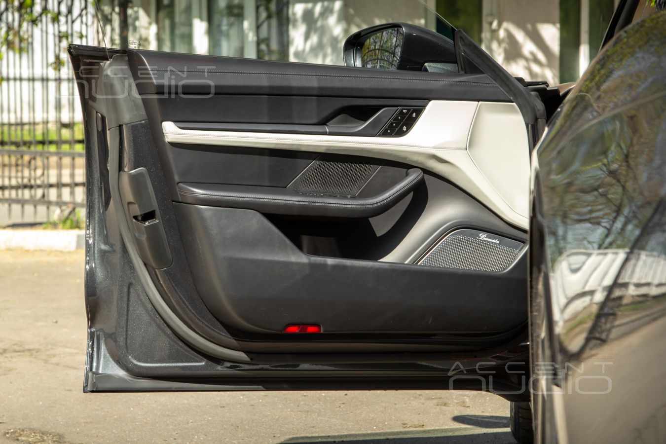 Аудиоподготовка дверей и монтаж мидбасовых динамиков Brax ML6P в Porsche Taycan