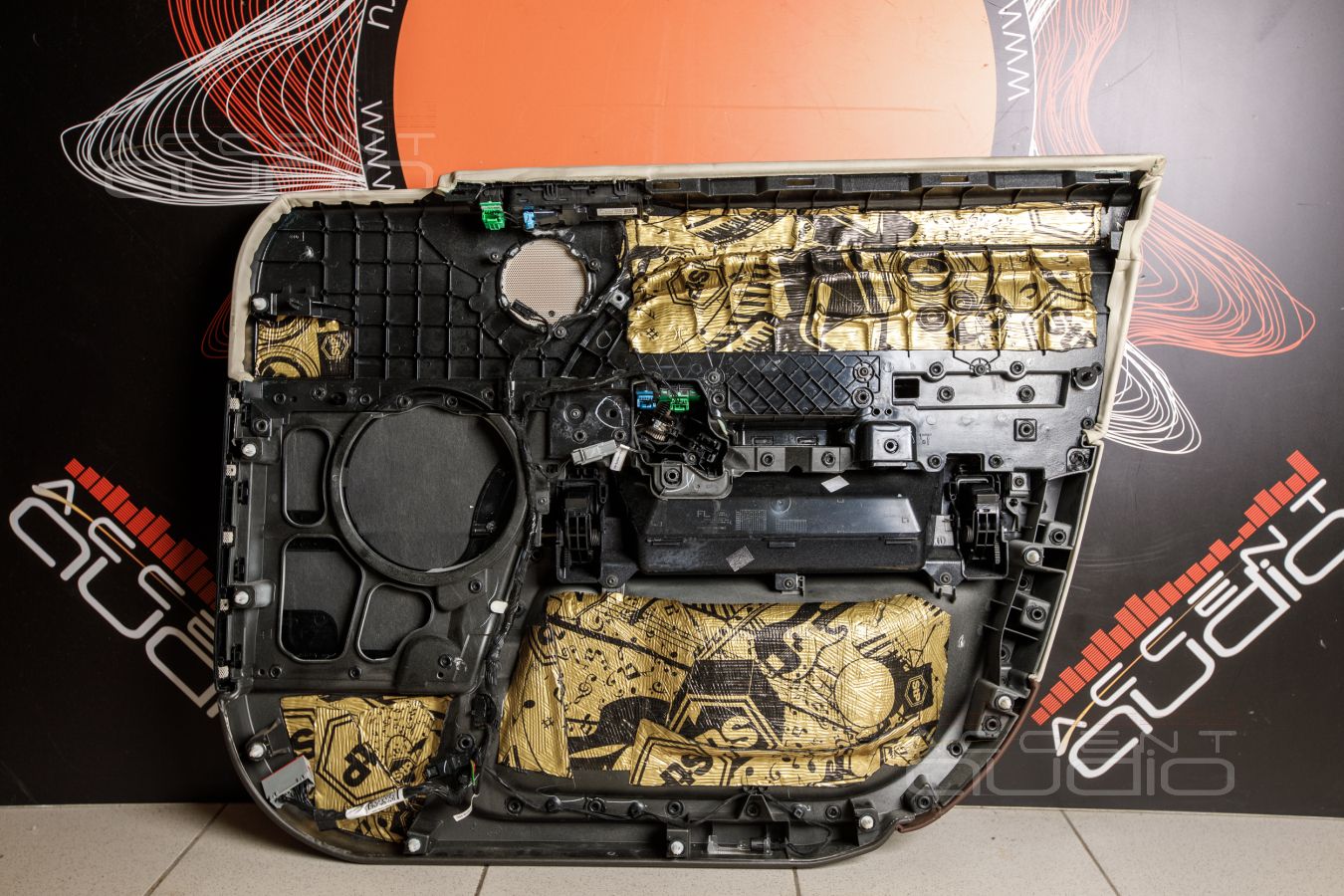 Аудиоподготовка передних дверей RangeRover и установка акустики Brax
