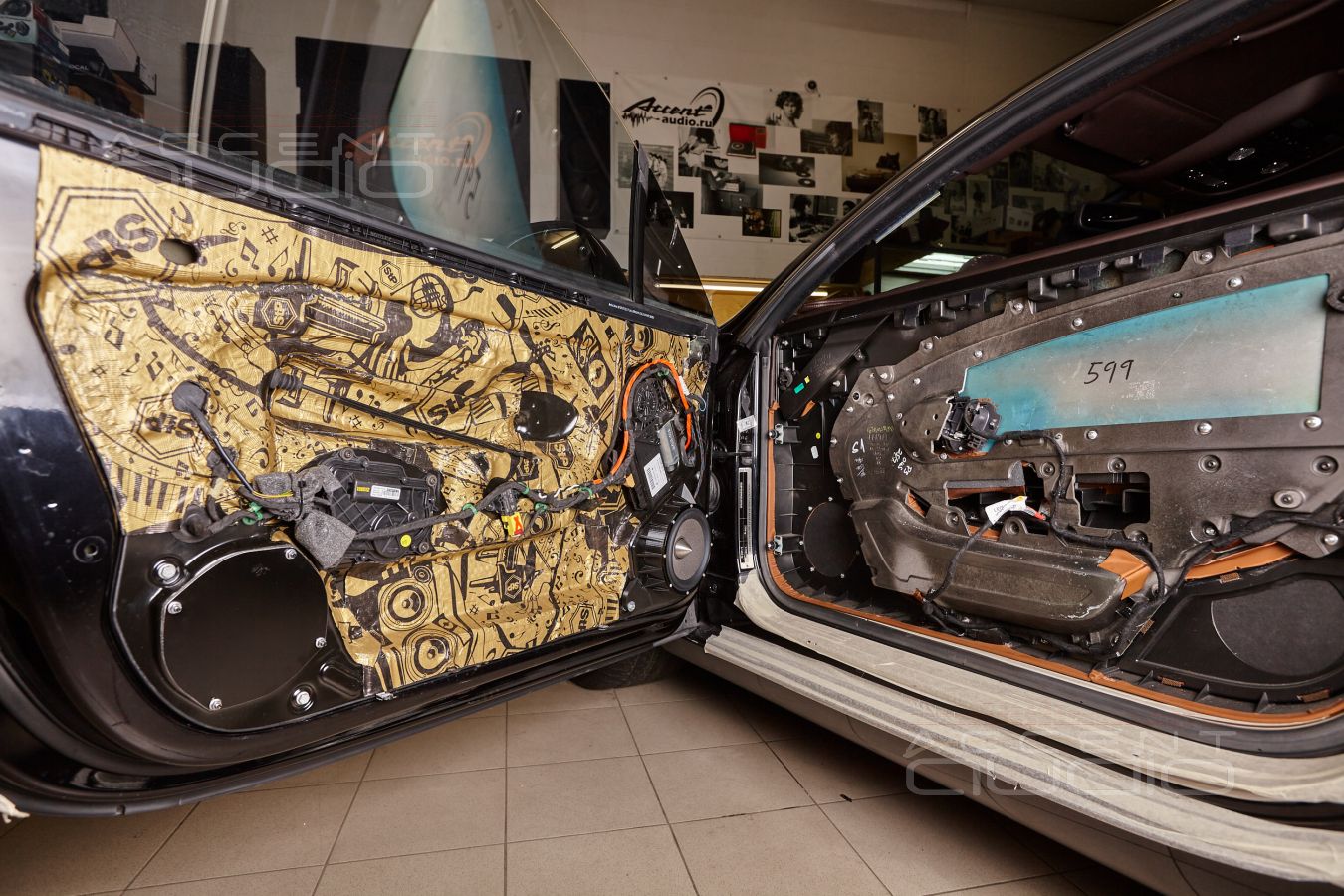 Новая акустика Brax ML6P в дверях Bentley Continental GT.