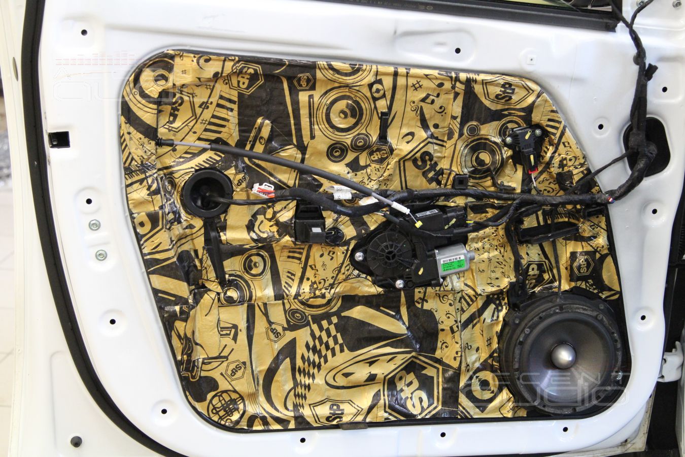 Шумоизоляция дверей и установка акустики