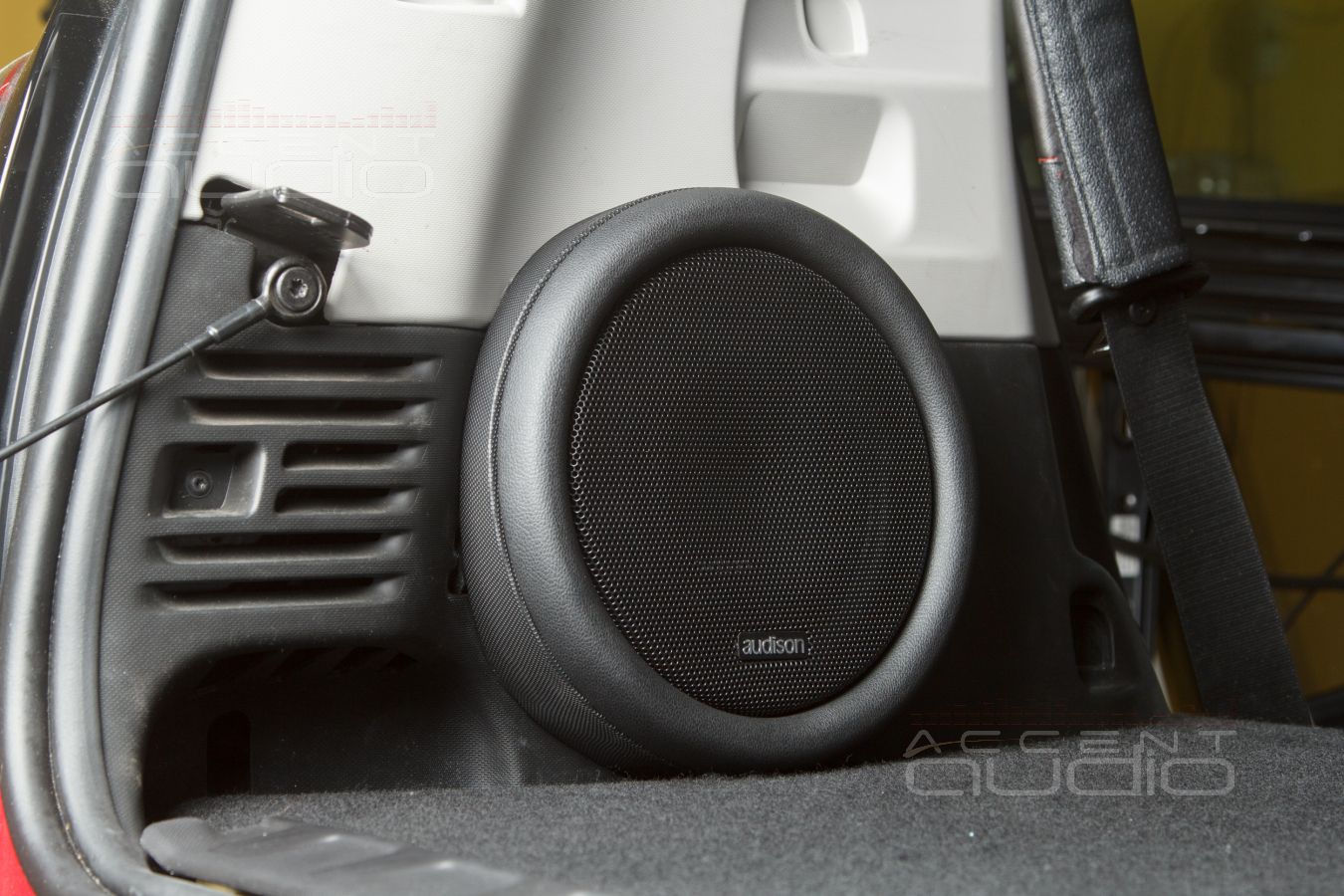 Лучший сабвуфер для Smart Fortwo