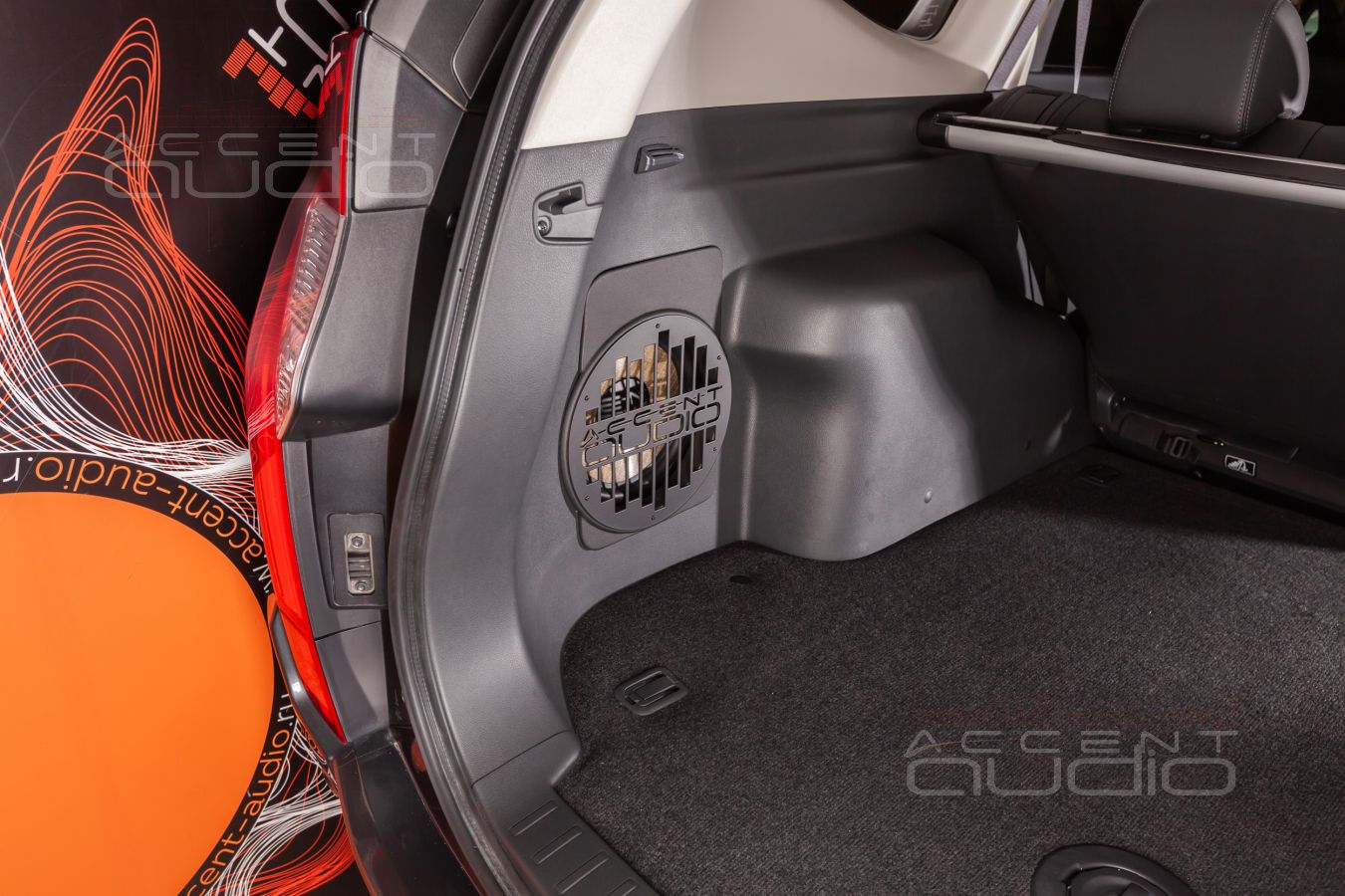 Новая форма для нового Mitsubishi Pajero Sport: интеграция сабвуфера Focal