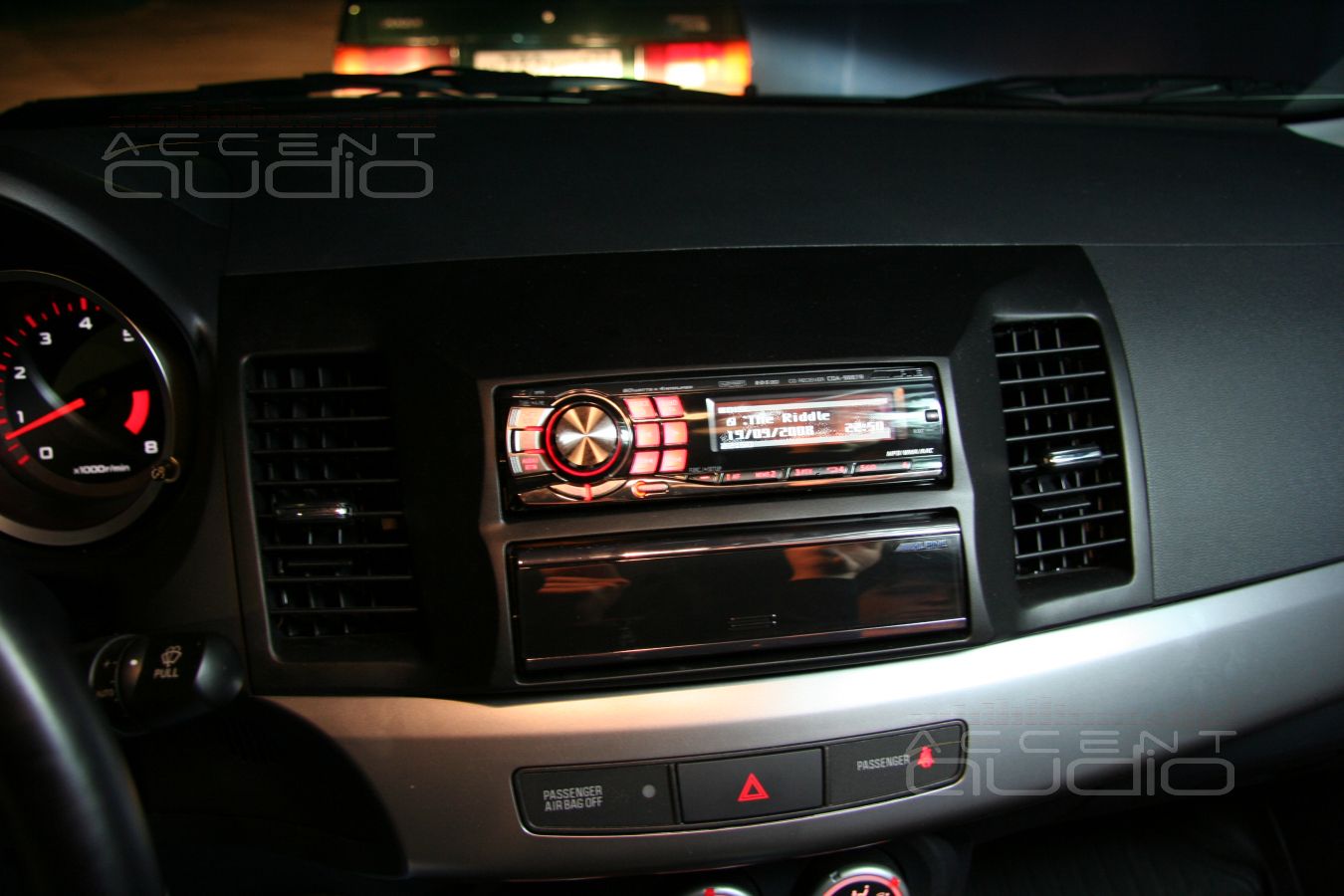 Варианты: новая магнитола в Mitsubishi Lancer X. Alpine 9887 + карман для IPOD