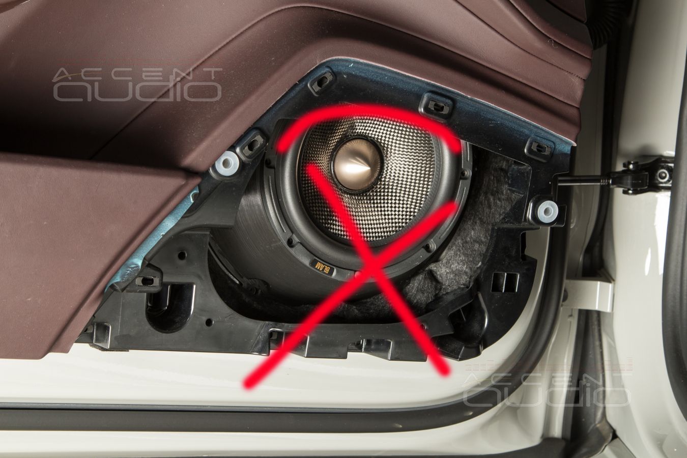 Установка акустики Blam Multix в Panamera в стиле Dali: мидбас и СЧ