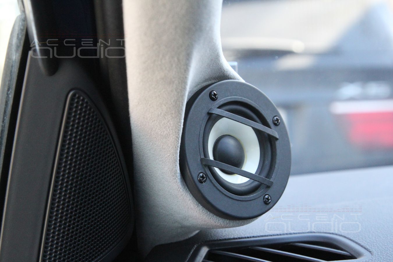 Подиумы под Bewith Reference R 50. Установка СЧ-ВЧ излучателей