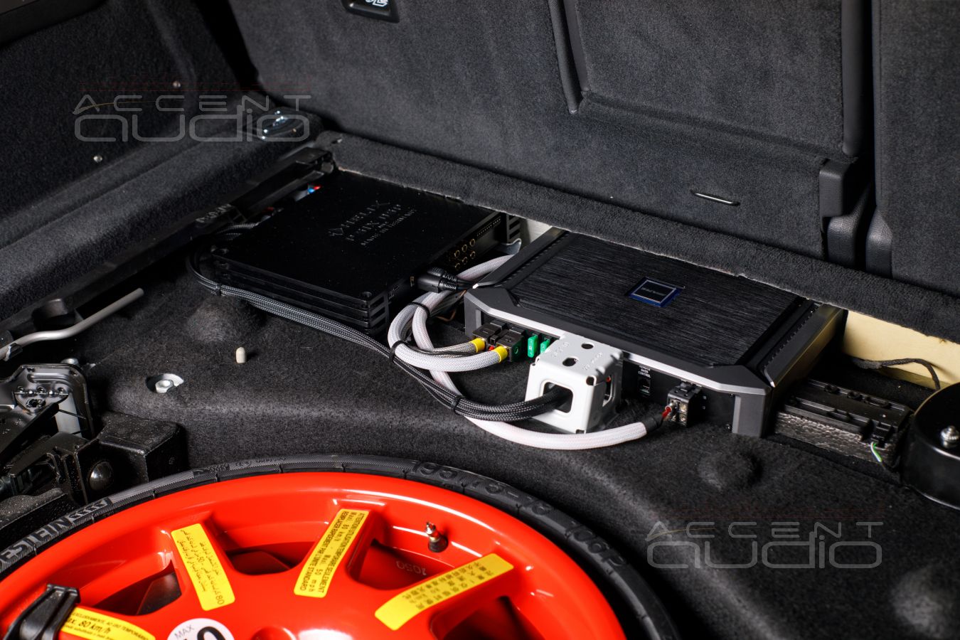 Установка усилителей Helix и Alpine в Porsche Cayenne