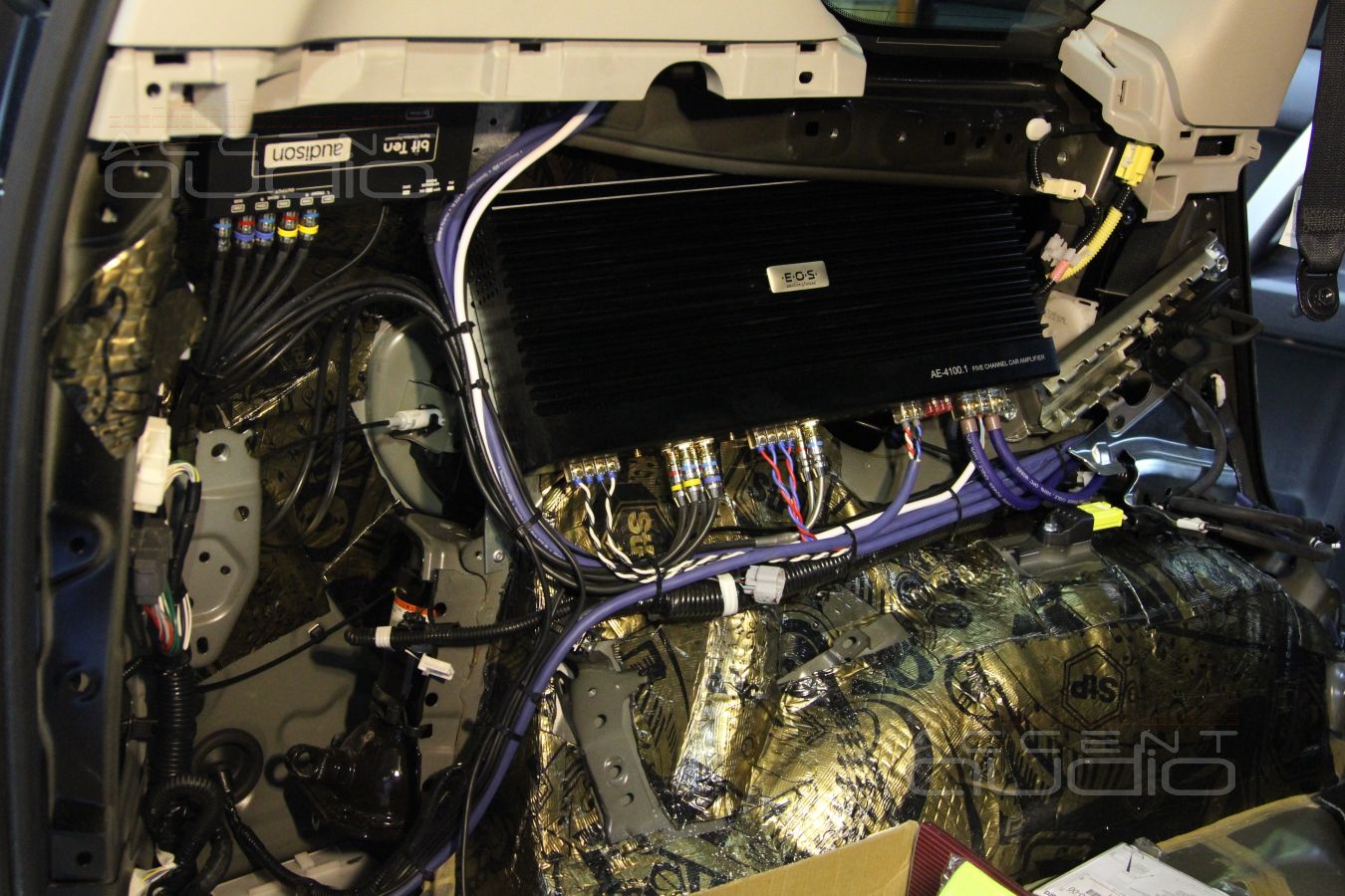 Установка аудиопроцессора Audison и усилителя в левое крыло Toyota Land Cruiser Prado