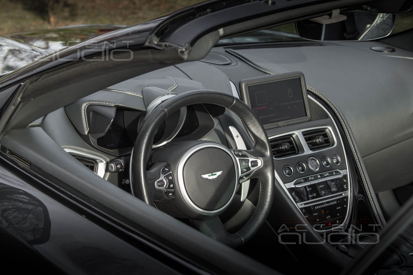 Зачем Bang&Olufsen, почему это так хрипит и как оно устроено в Aston Martin DBS Superleggera