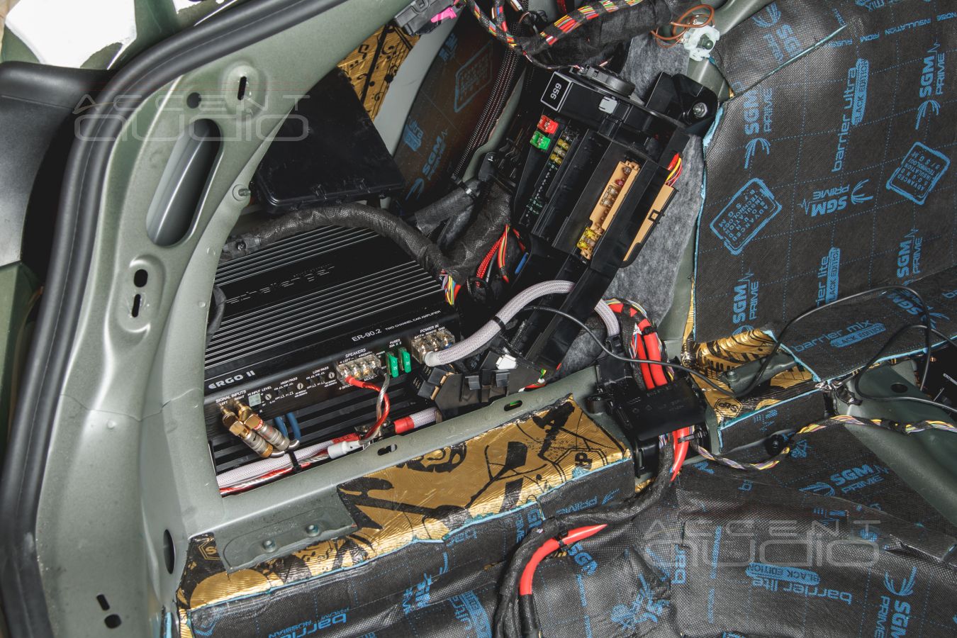 Установка усилителей Helix и Challenger в Audi A5