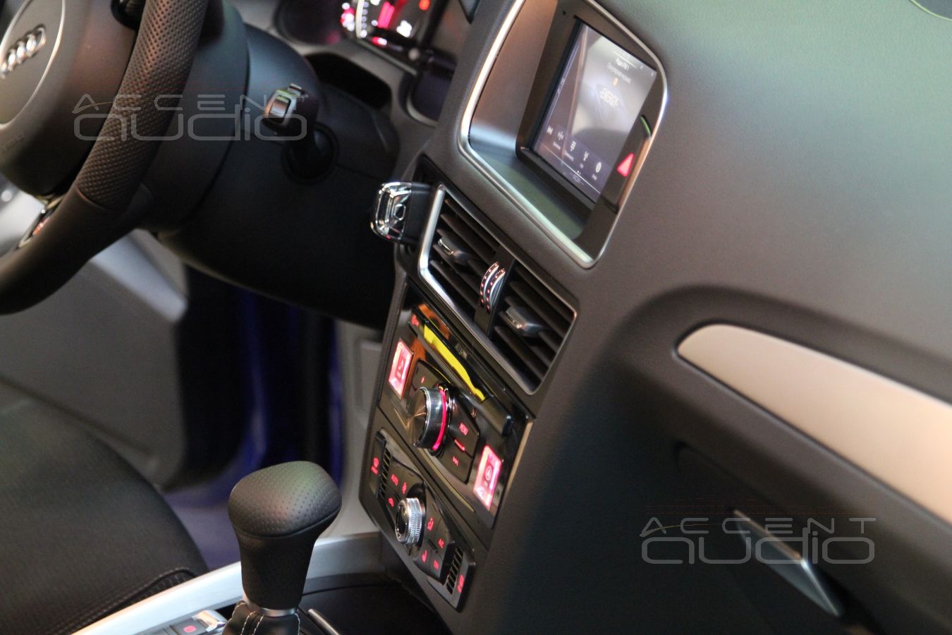 Alpine X701D-A в Audi Q5