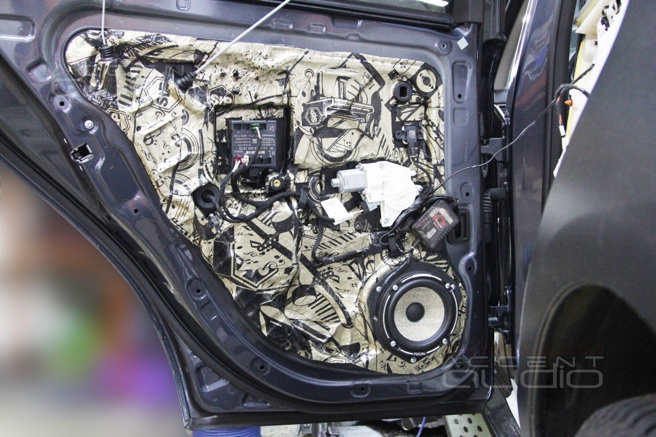 Установка акустики Focal в Mercedes ML