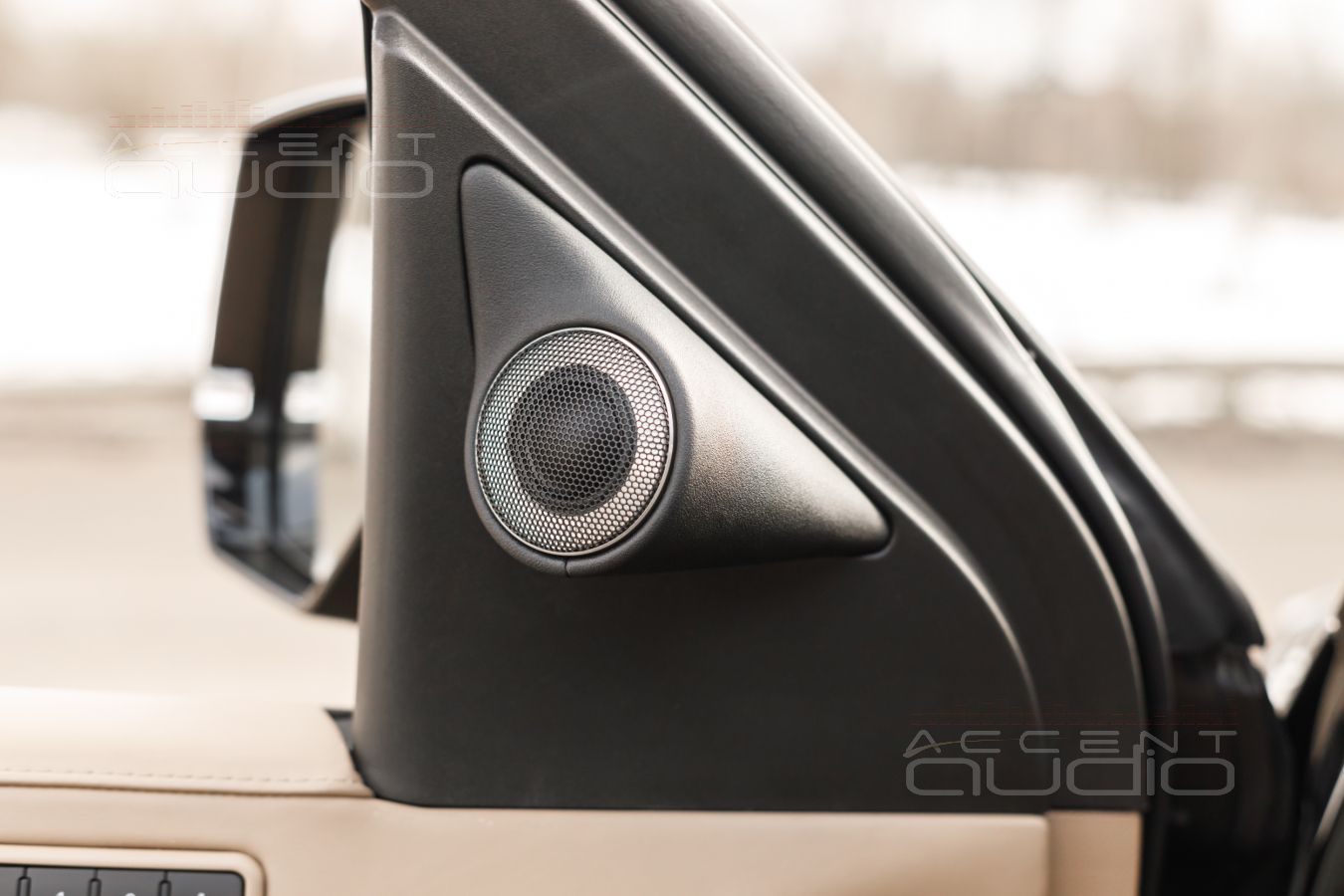 Элегантнее штатного, но штатное размещение новых пищалок Brax ML1 в Cadillac Escalade