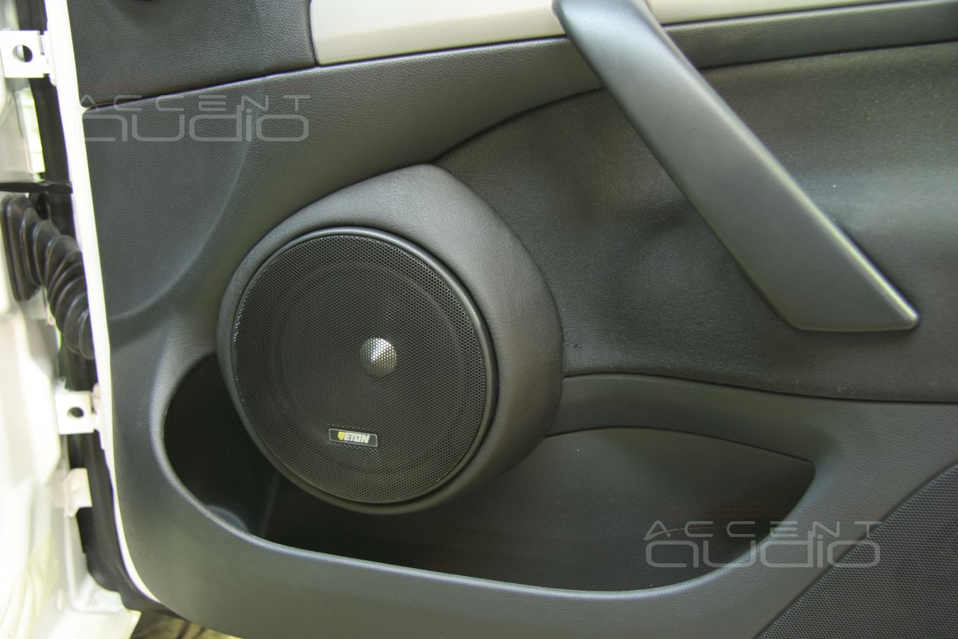 Правильная установка мидбасов в Skoda Octavia