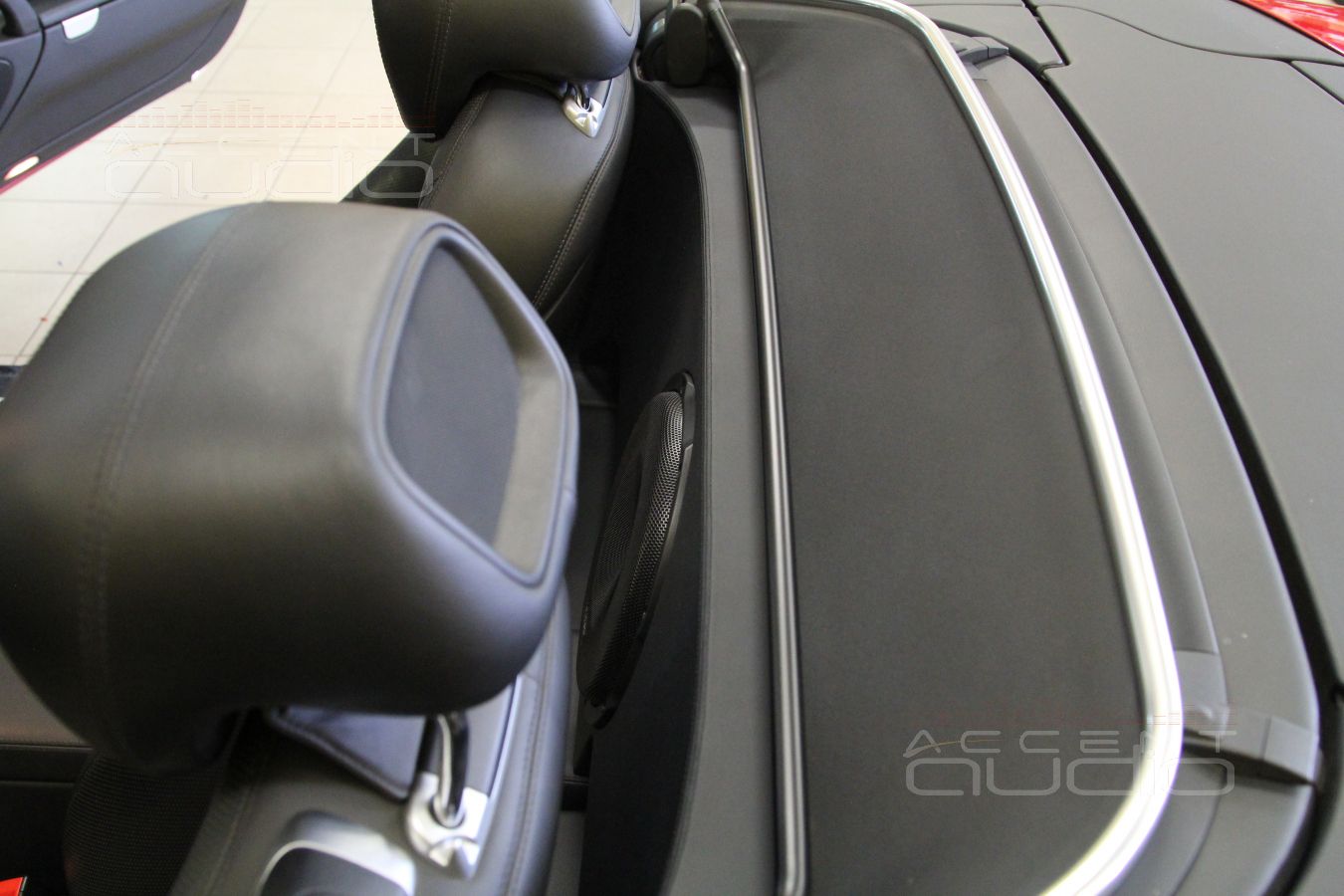 Сабвуфер – элемент интерьера, с крышей или без неё