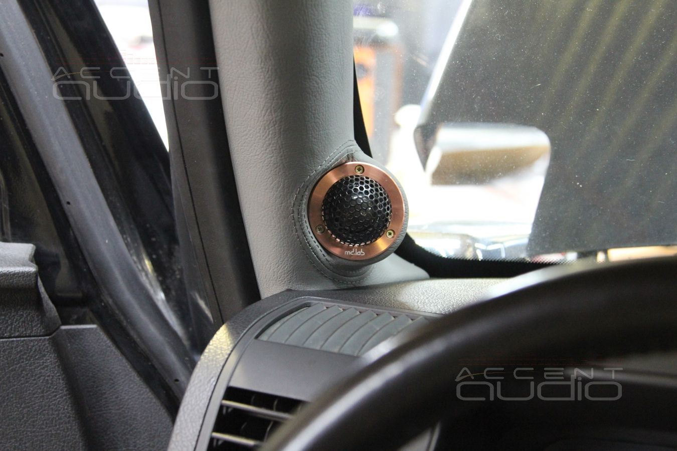 Установка твитеров в стойки Hummer H3