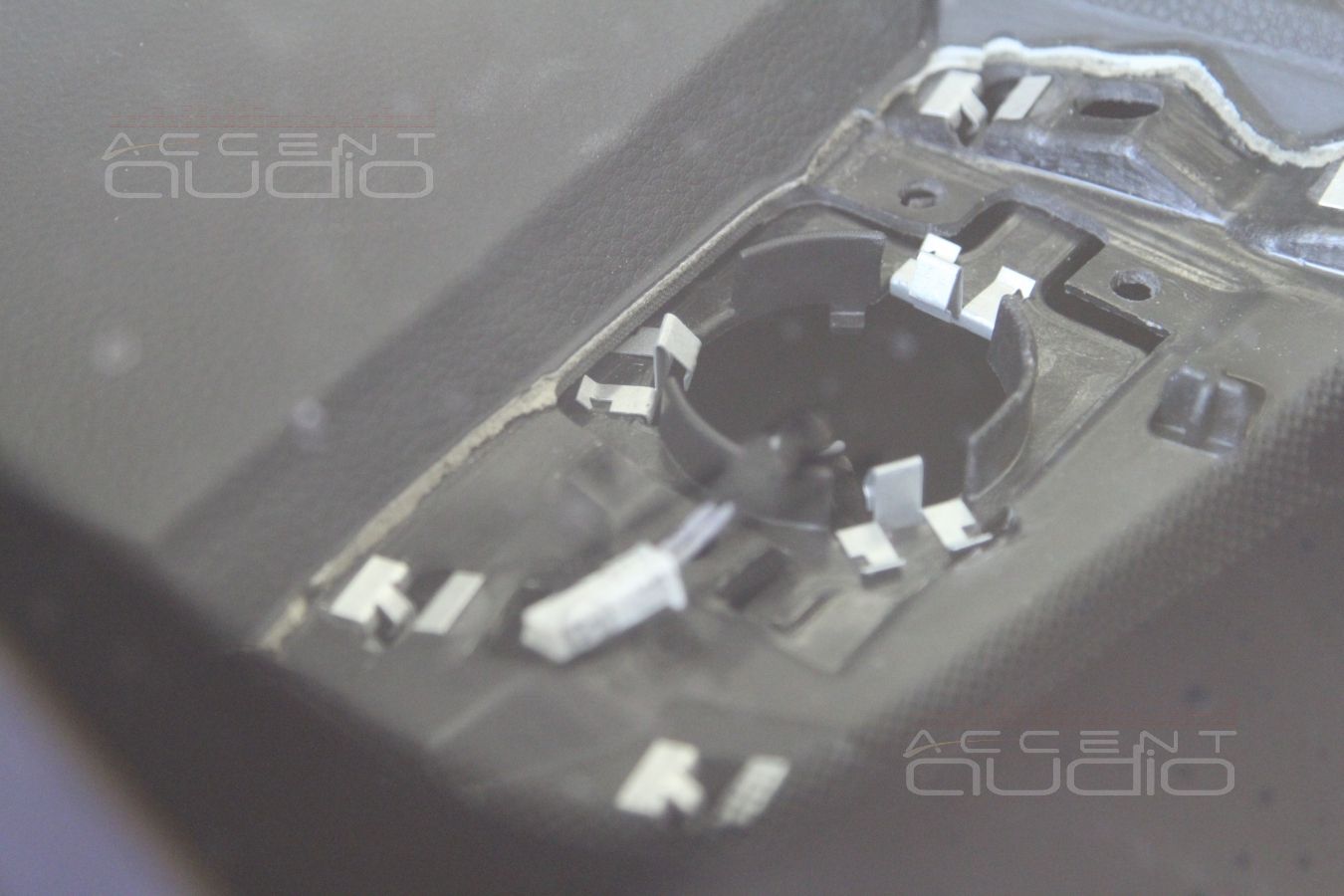 Новая акустика в Porshe Macan - среднечастотные излучатели ScanSpeak