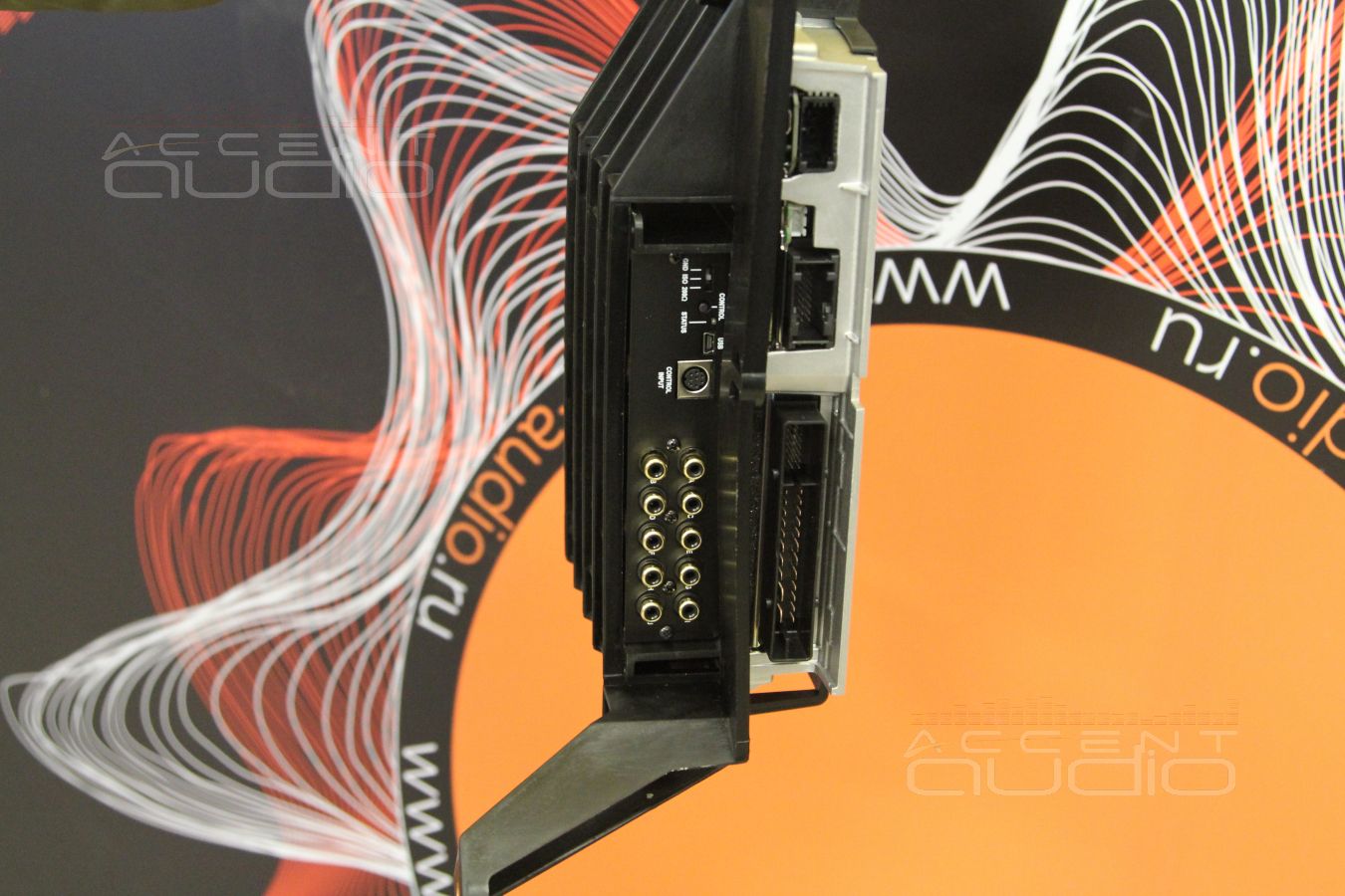 Установка процессора Helix DSP PRO MK2 в Porsche Macan