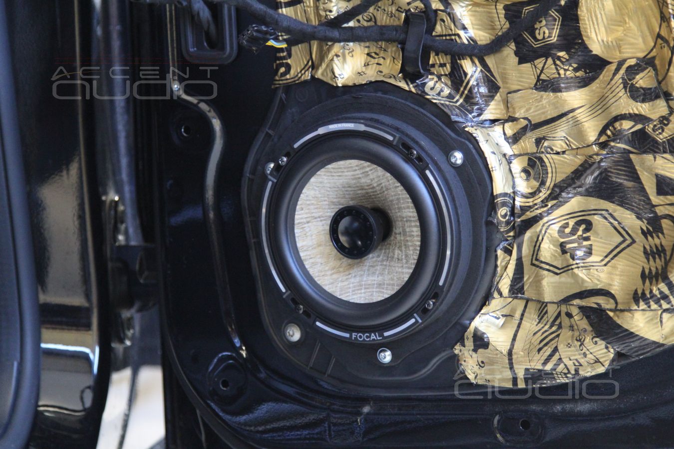 Установка акустики (мидбас и тыл) в Mercedes-Benz GLS