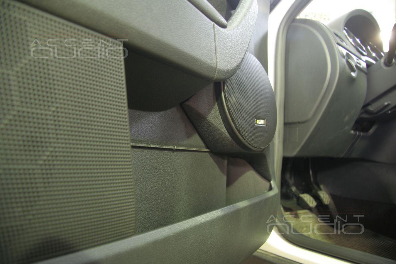 Установка мидбасов в Skoda Yeti 