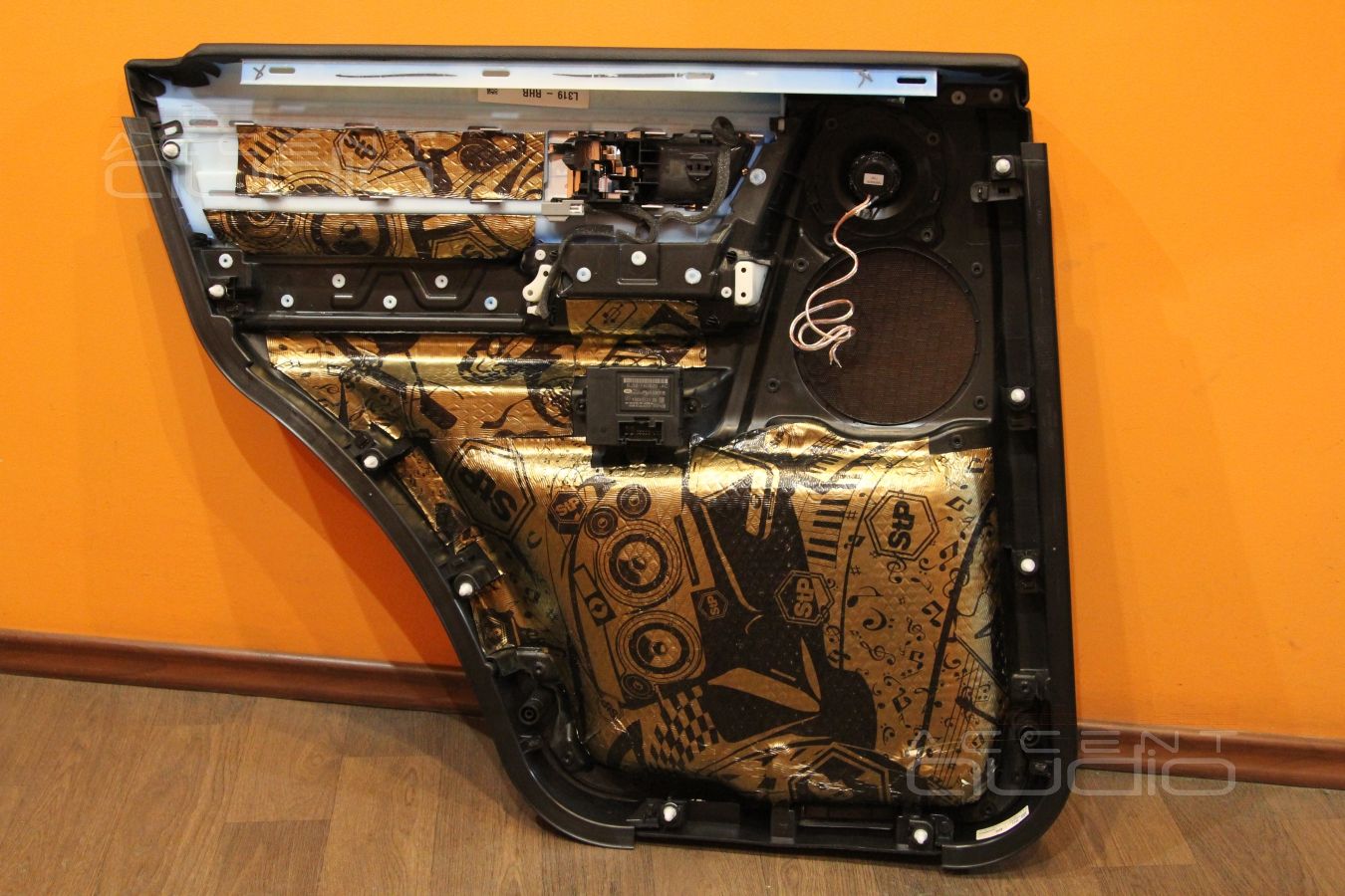 Установка акустики Focal Performance в Range Rover Discovery