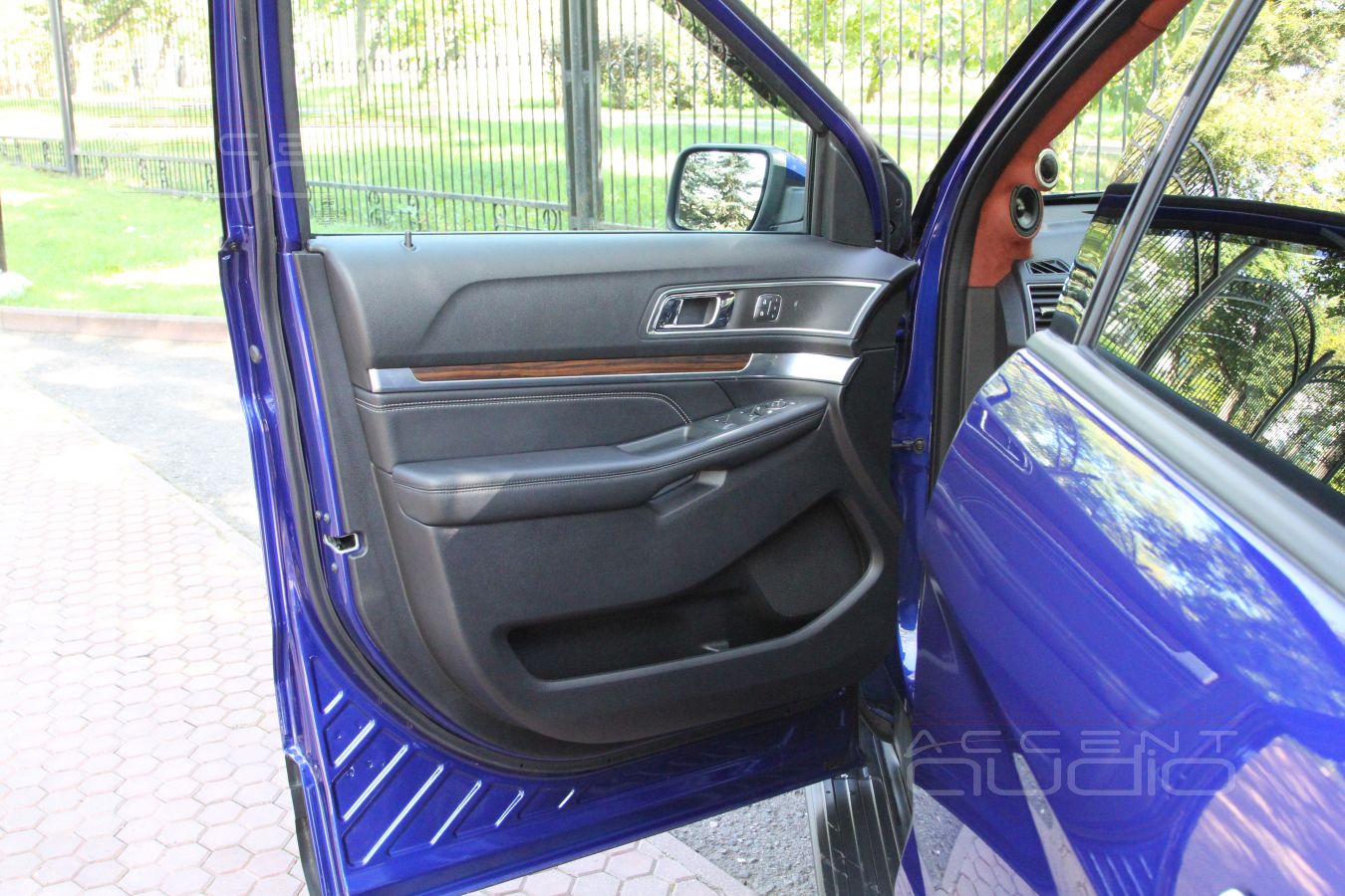 Аудиоподготовка дверей Ford Explorer и установка акустики Focal