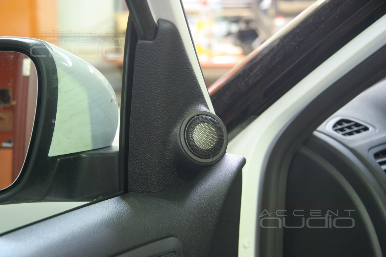 Установка твитеров в Skoda Yeti