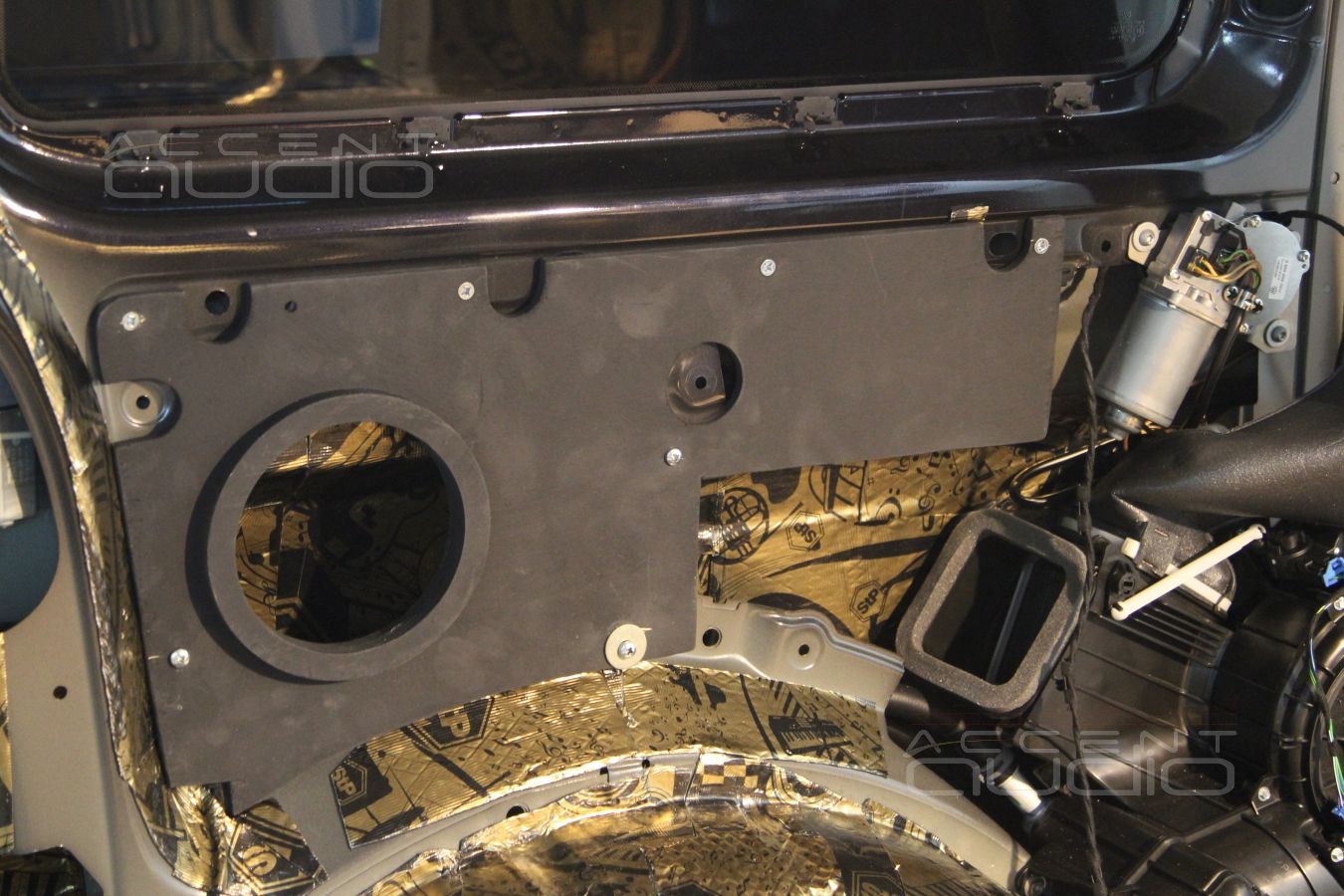 Установка акустики в Volkswagen Multivan