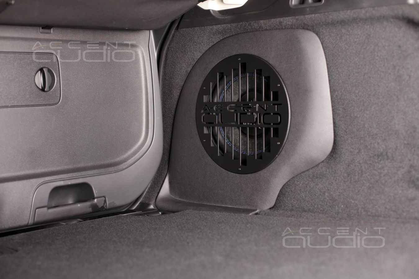Настоящий сабвуфер-стелс специально для Volvo XC60 2019