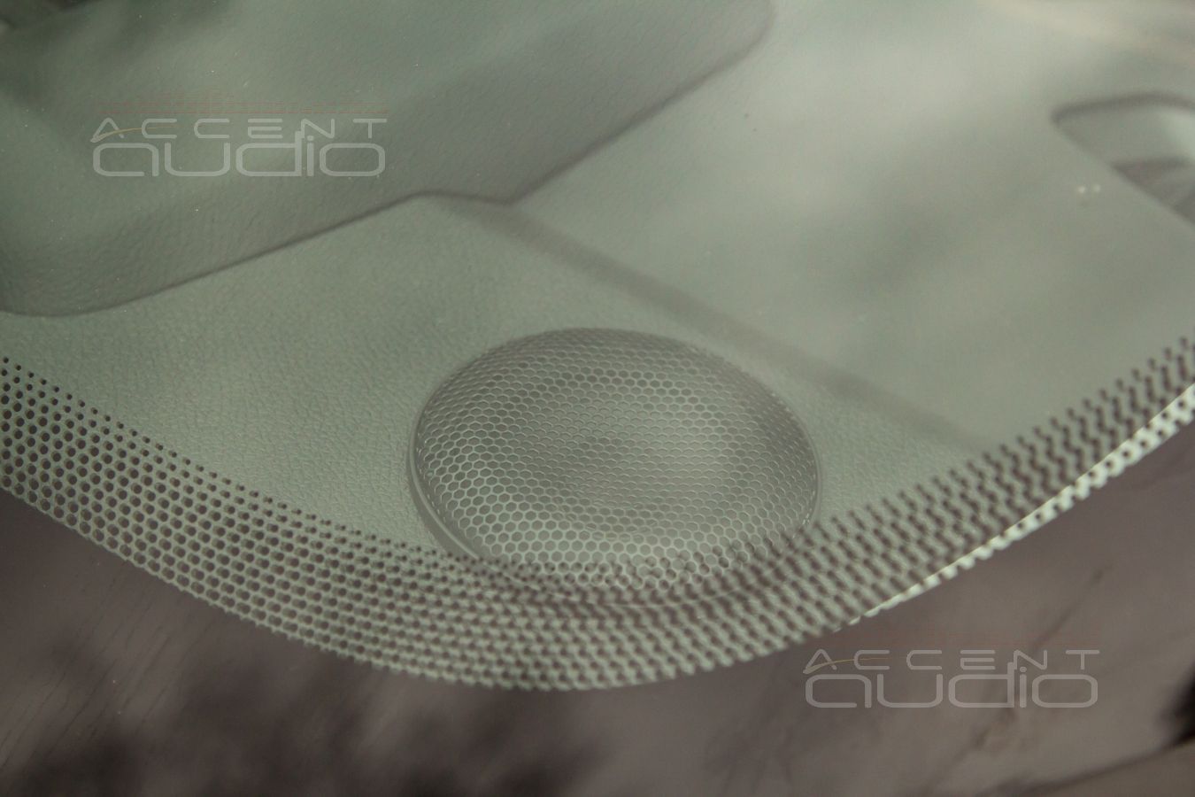 Стильная врезка: среднечастотные излучатели БЕЗ ПОДИУМОВ в Exeed