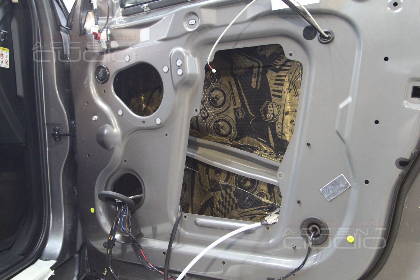 Установка акустики Focal Performance в Range Rover Discovery