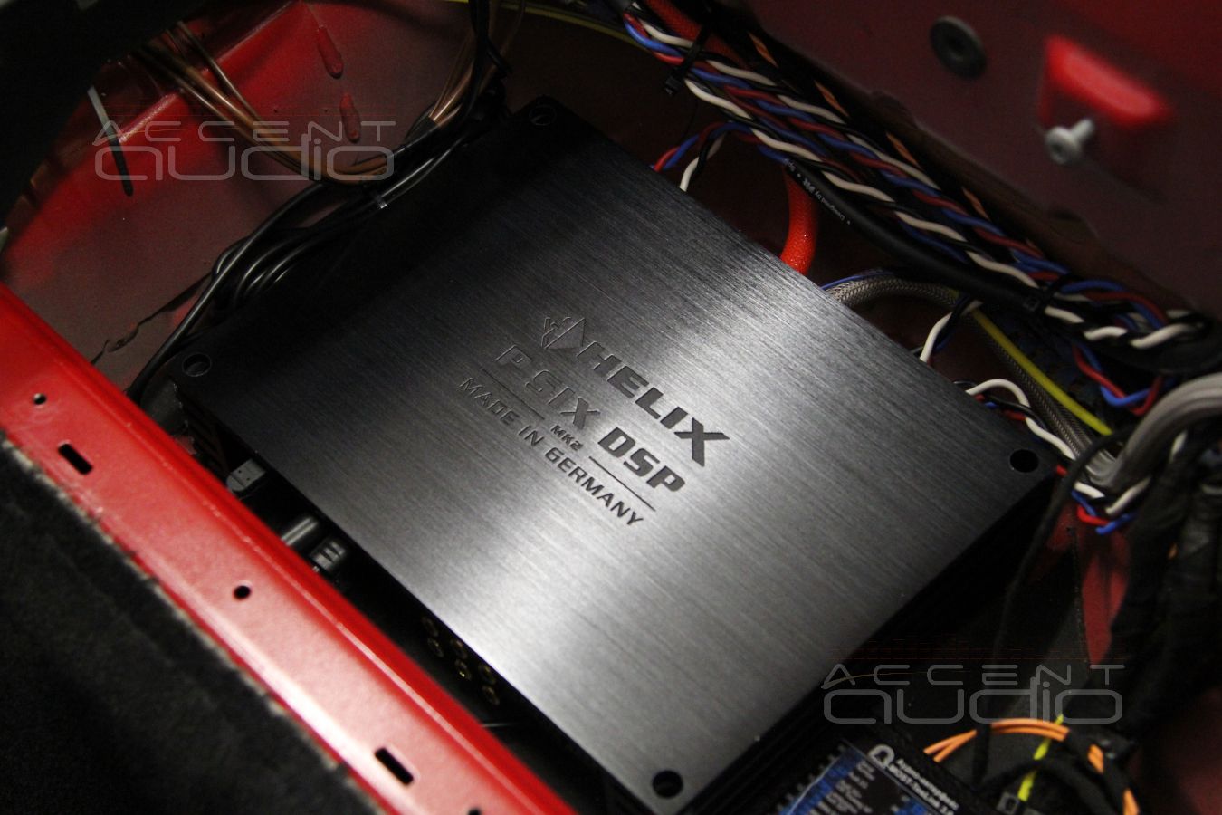 Установка усилителя в Mercedes-Benz SL350