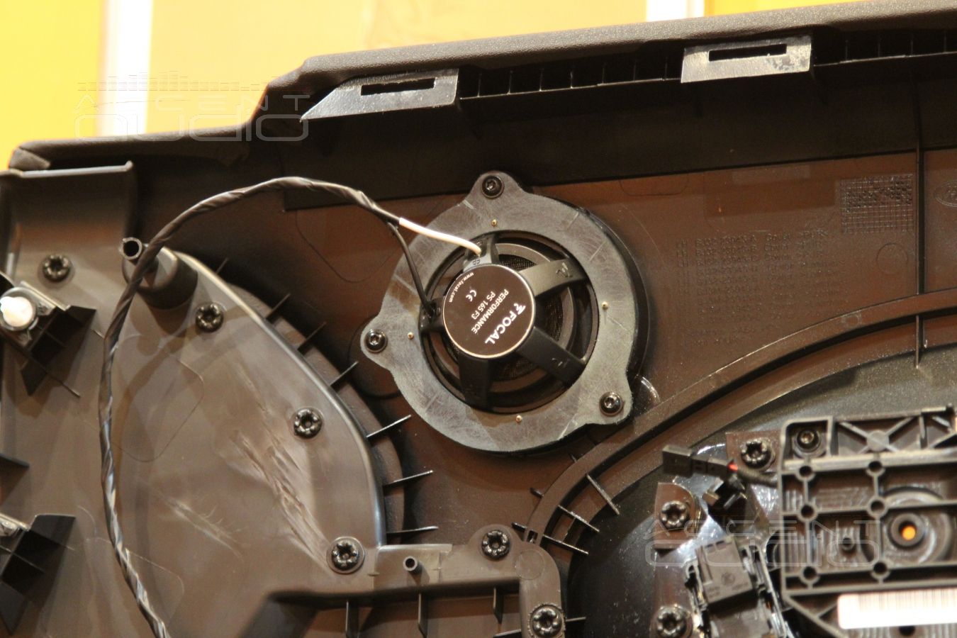 Установка акустики Focal Performance в RangeRover Evoque