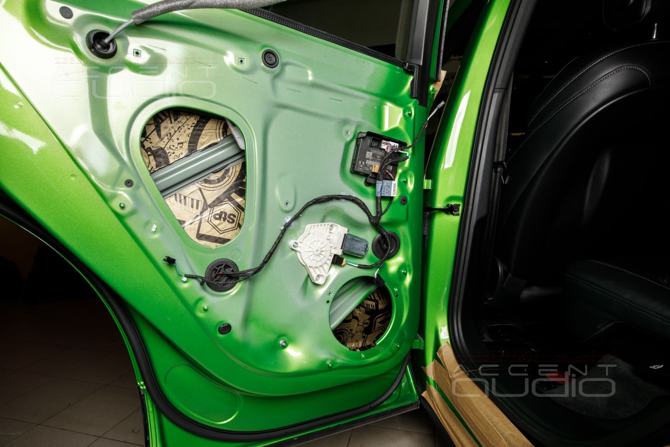 Коротко про тыловую акустику в Audi Q5