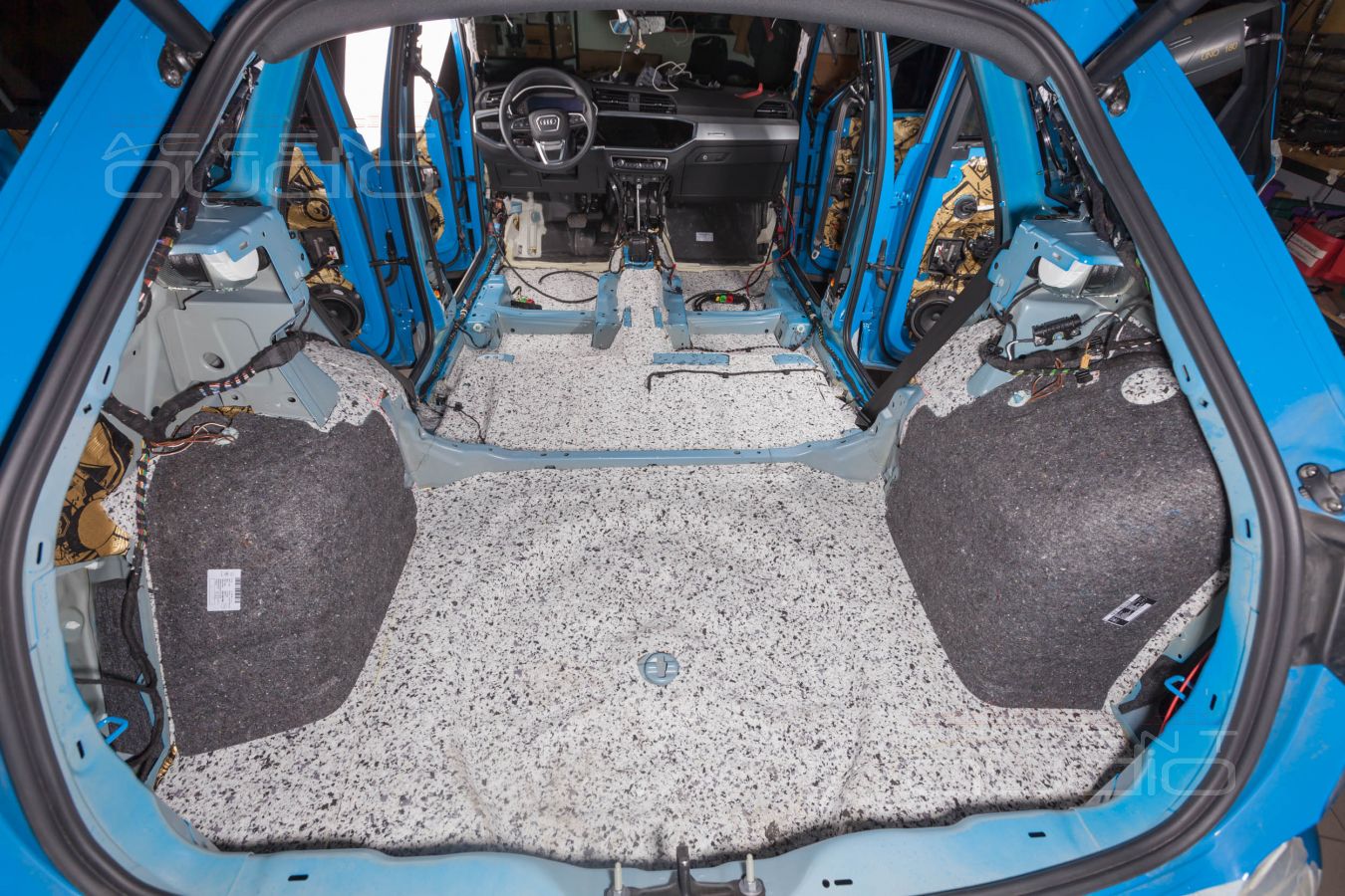 Шумоизоляция Audi Q3: если вы любите свой автомобиль