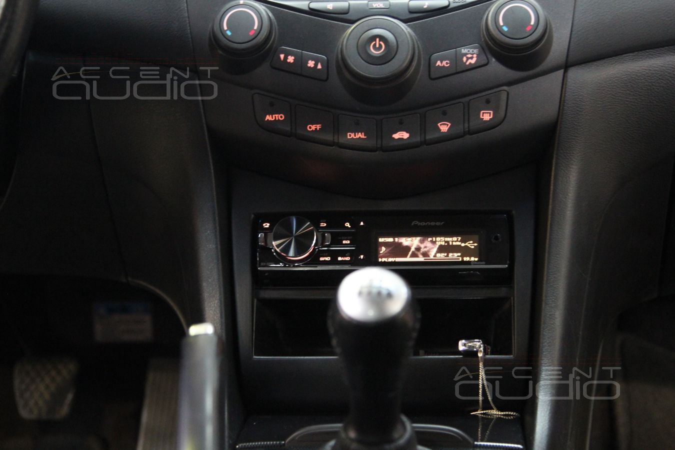 Установка магнитолы Pioneer в Honda Accord 7