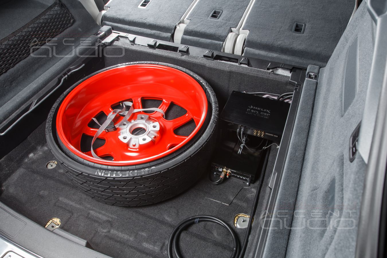 Штатная установка нового усилителей Helix и Zapco в Porsche Cayenne Coupe