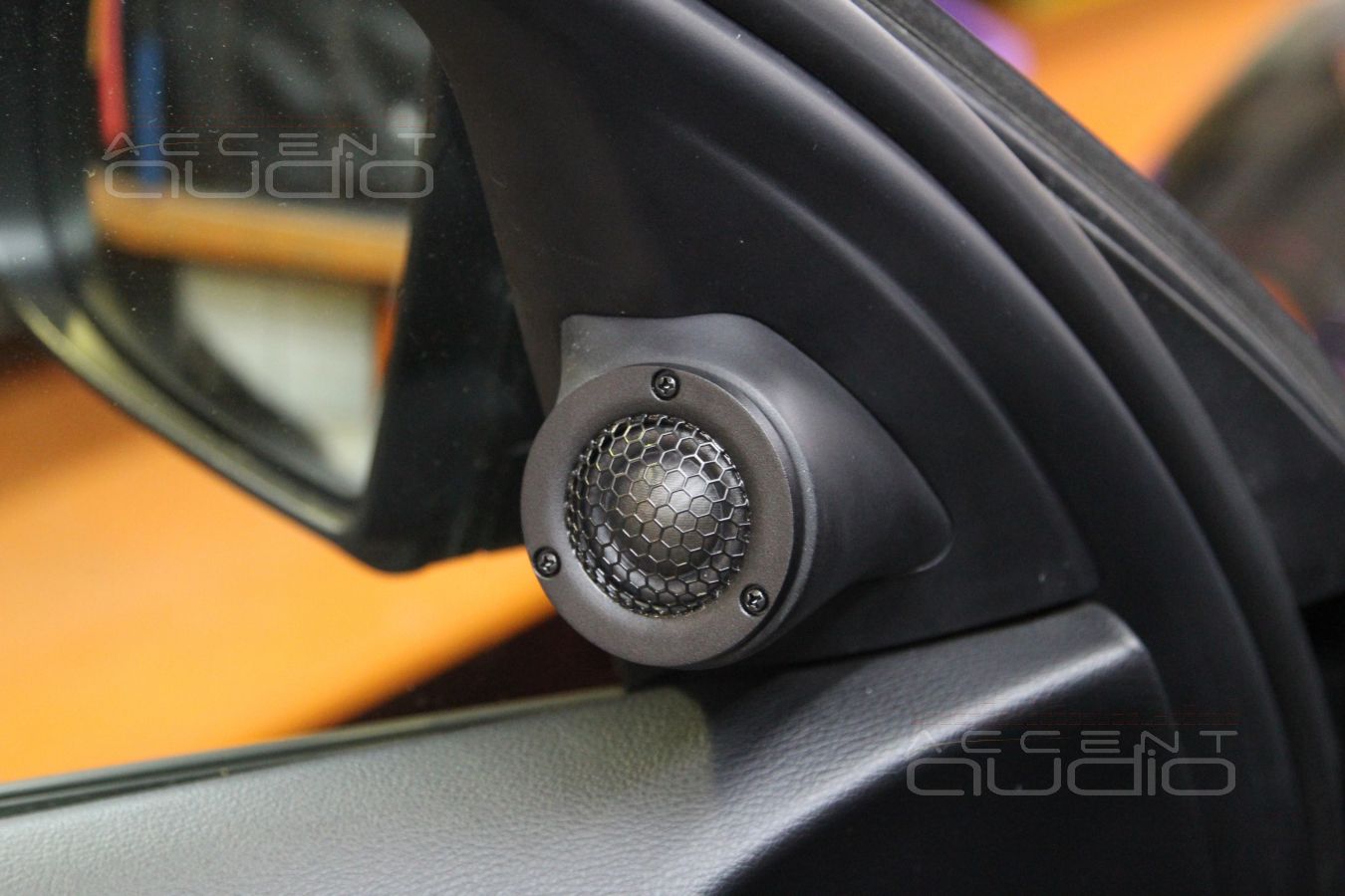 Установка твитеров ScanSpeak в BMW X5 