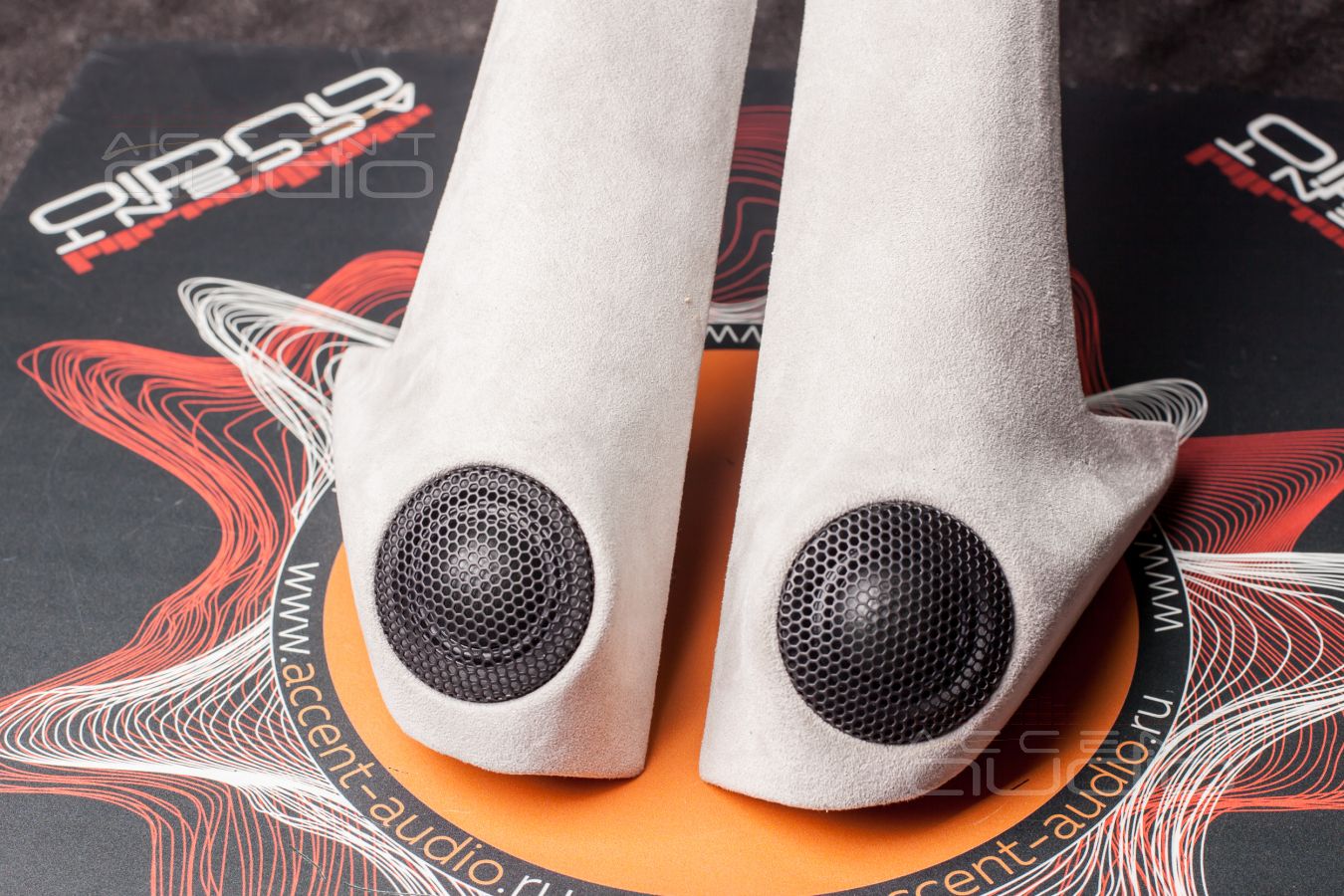 Подиумы под твитеры SOAudio и правильное расположение пищалок в Volkswagen Crafter