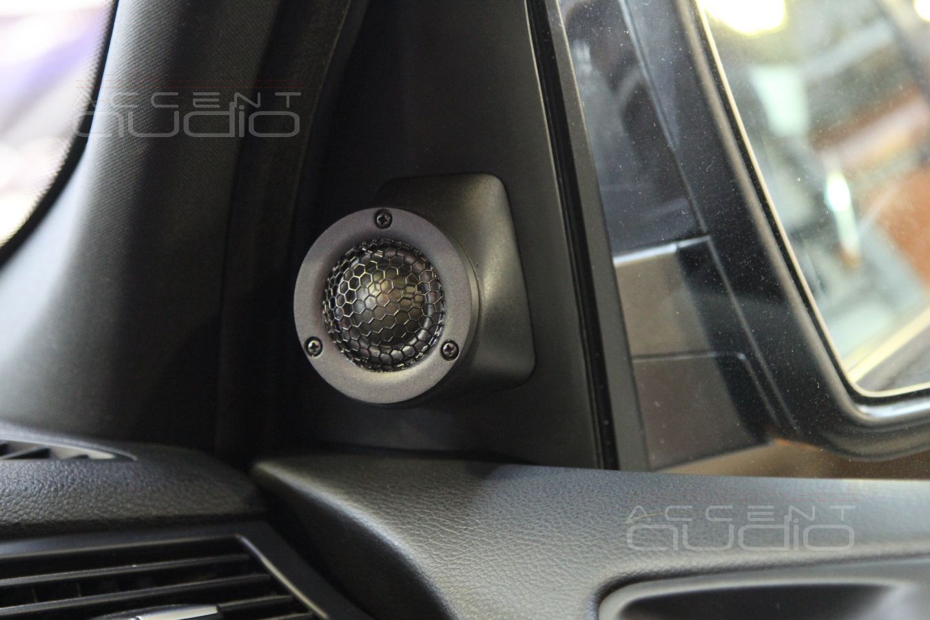 Установка твитеров ScanSpeak в BMW X5 