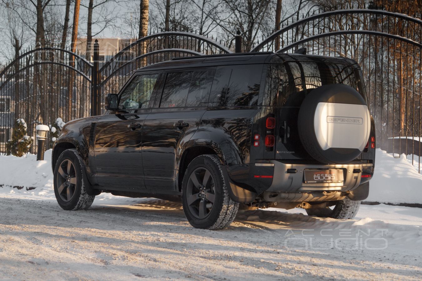 Hi-End из Германии для великолепного английского внедорожника LR Defender