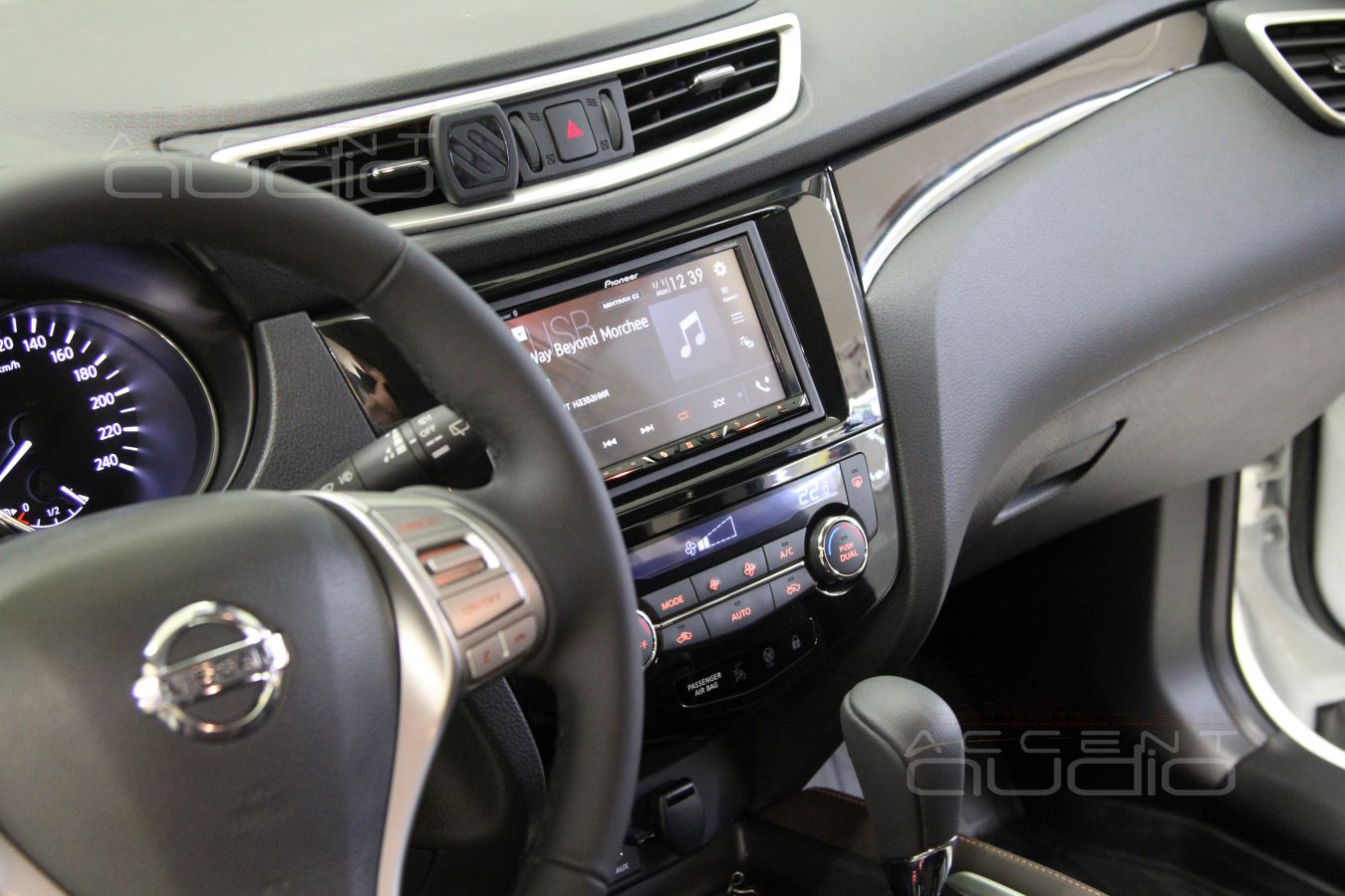 Замена штатной магнитолы в Qashqai на Pioneer AVH-Z5100BT 