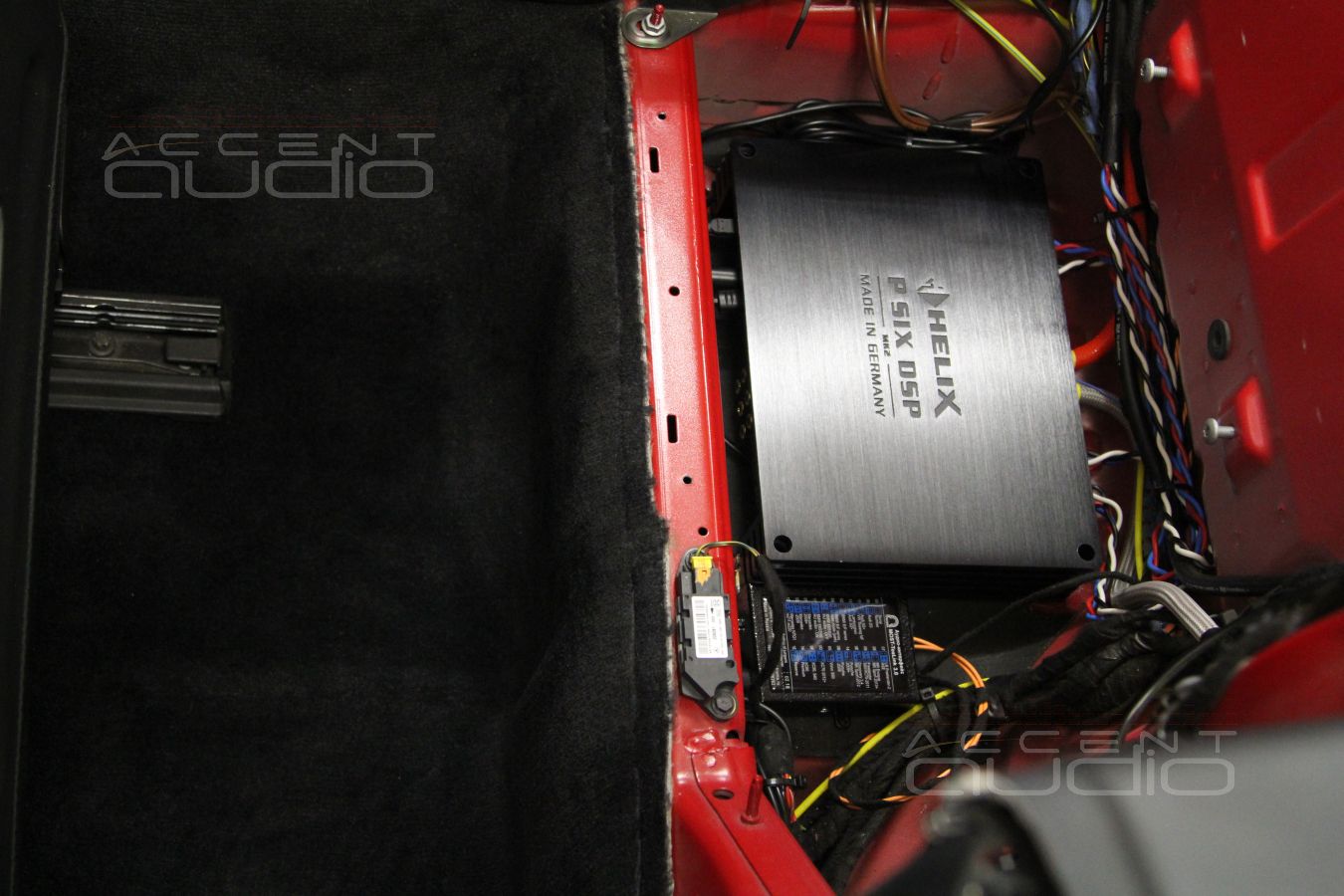 Установка усилителя в Mercedes-Benz SL350