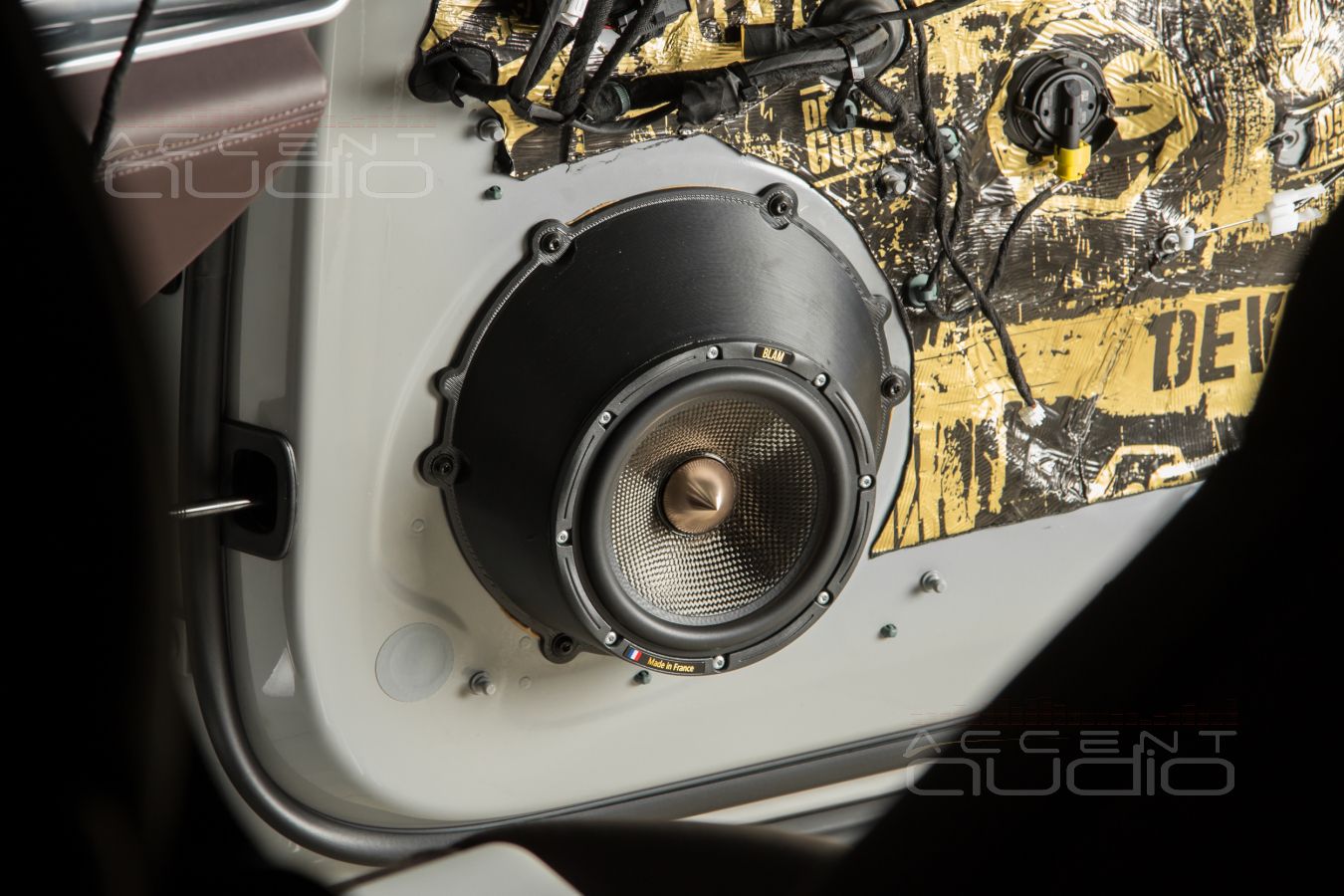 Установка акустики Blam Multix в Panamera в стиле Dali: мидбас и СЧ