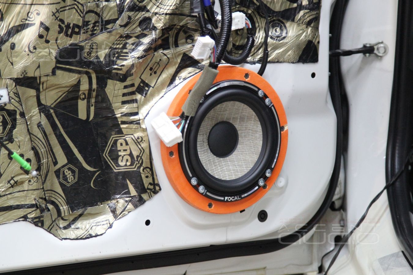 Установка акустики Focal Performance F3 в Toyota GT86